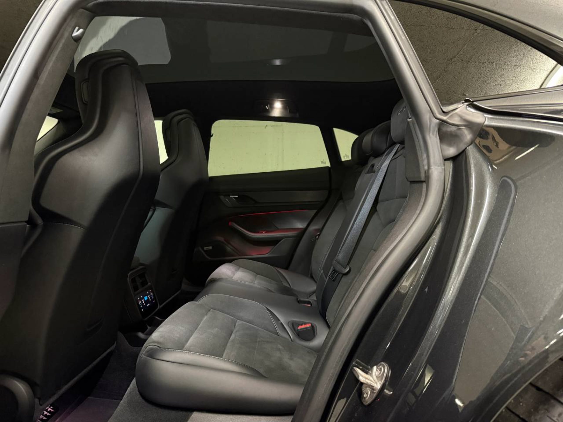 PORSCHE Taycan GTS Sport Turismo (MY22)-image-19