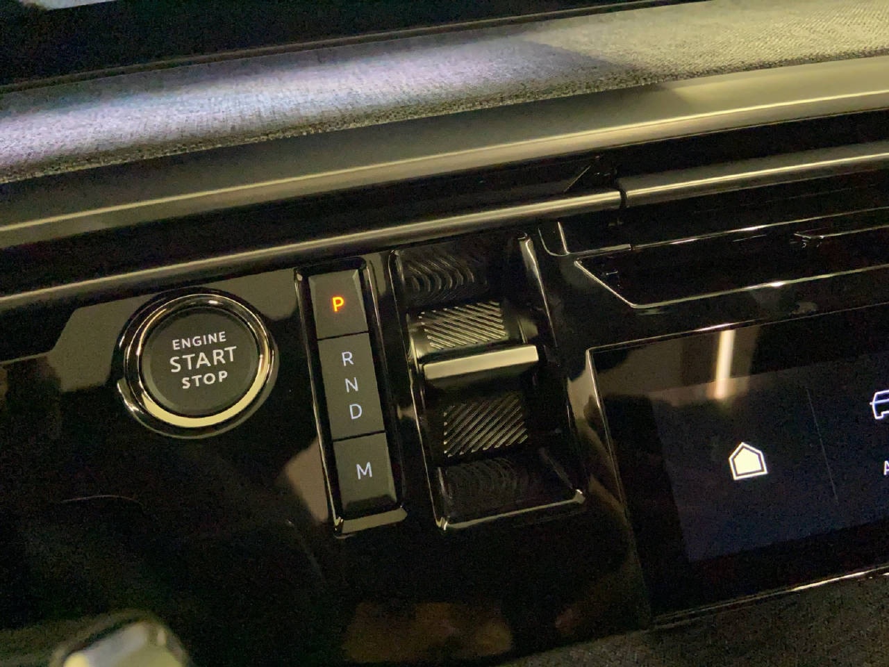 PEUGEOT 5008 1.2 Hybrid GT-image-7