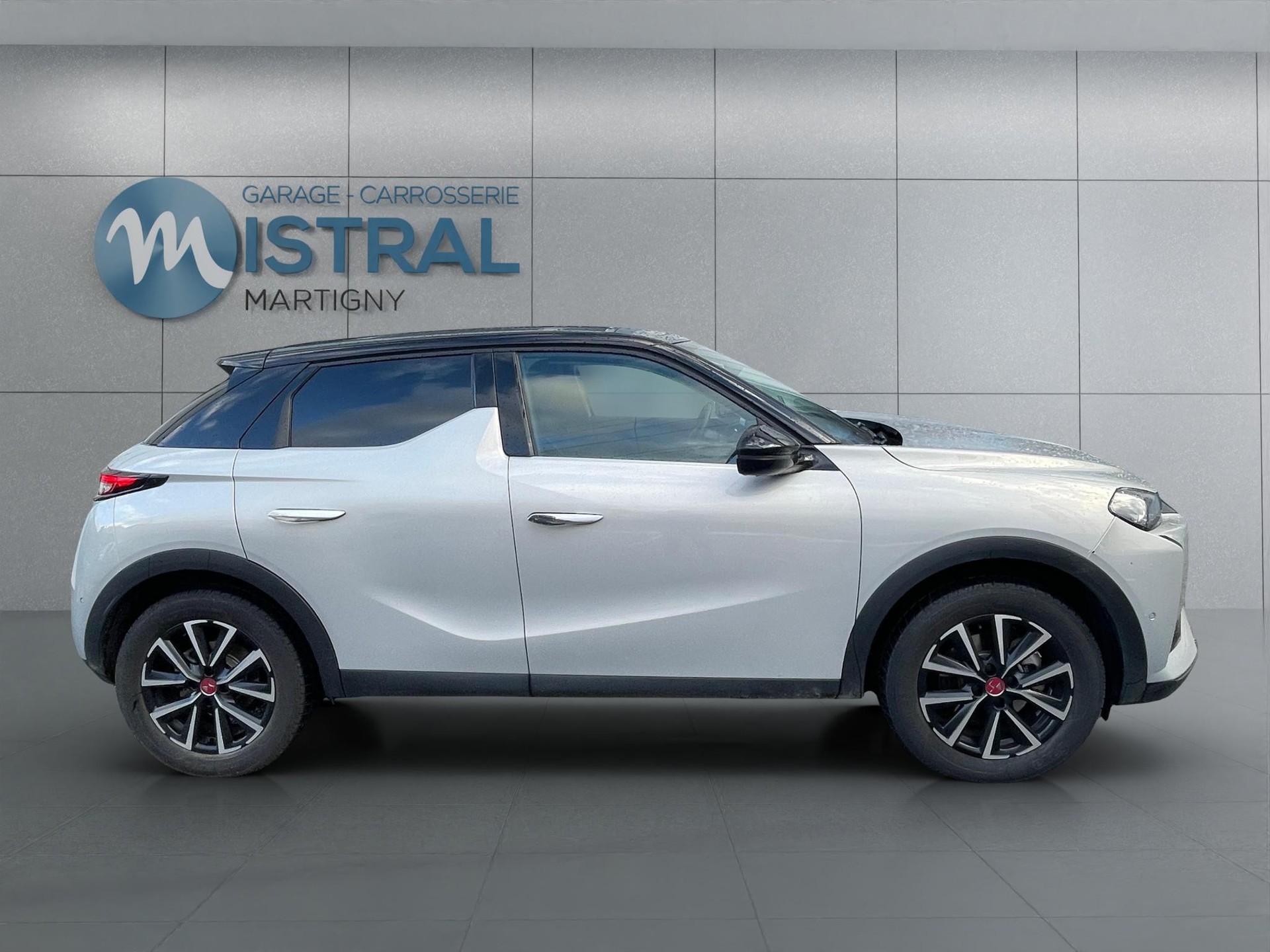 DS AUTOMOBILES 3 E-Tense Ligne Noire-image-3