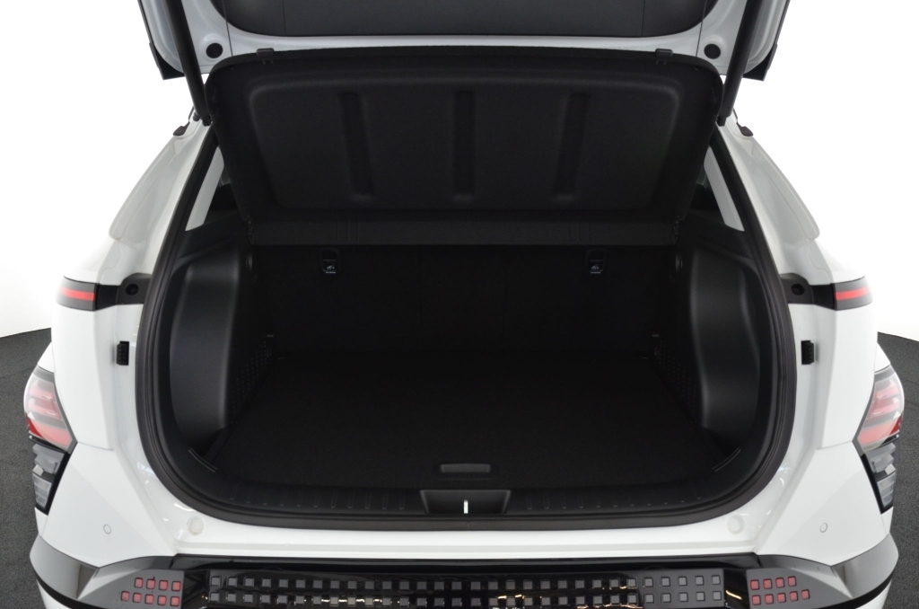 HYUNDAI Kona EV 65.4 kWh Prestige Plus-image-25