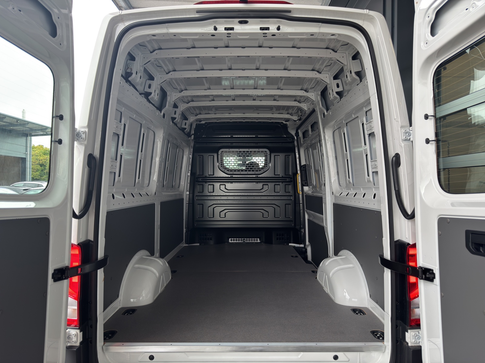 VW Crafter 35 Kaw. 3640 2.0 BI-TDI 177 4Motion-image-10