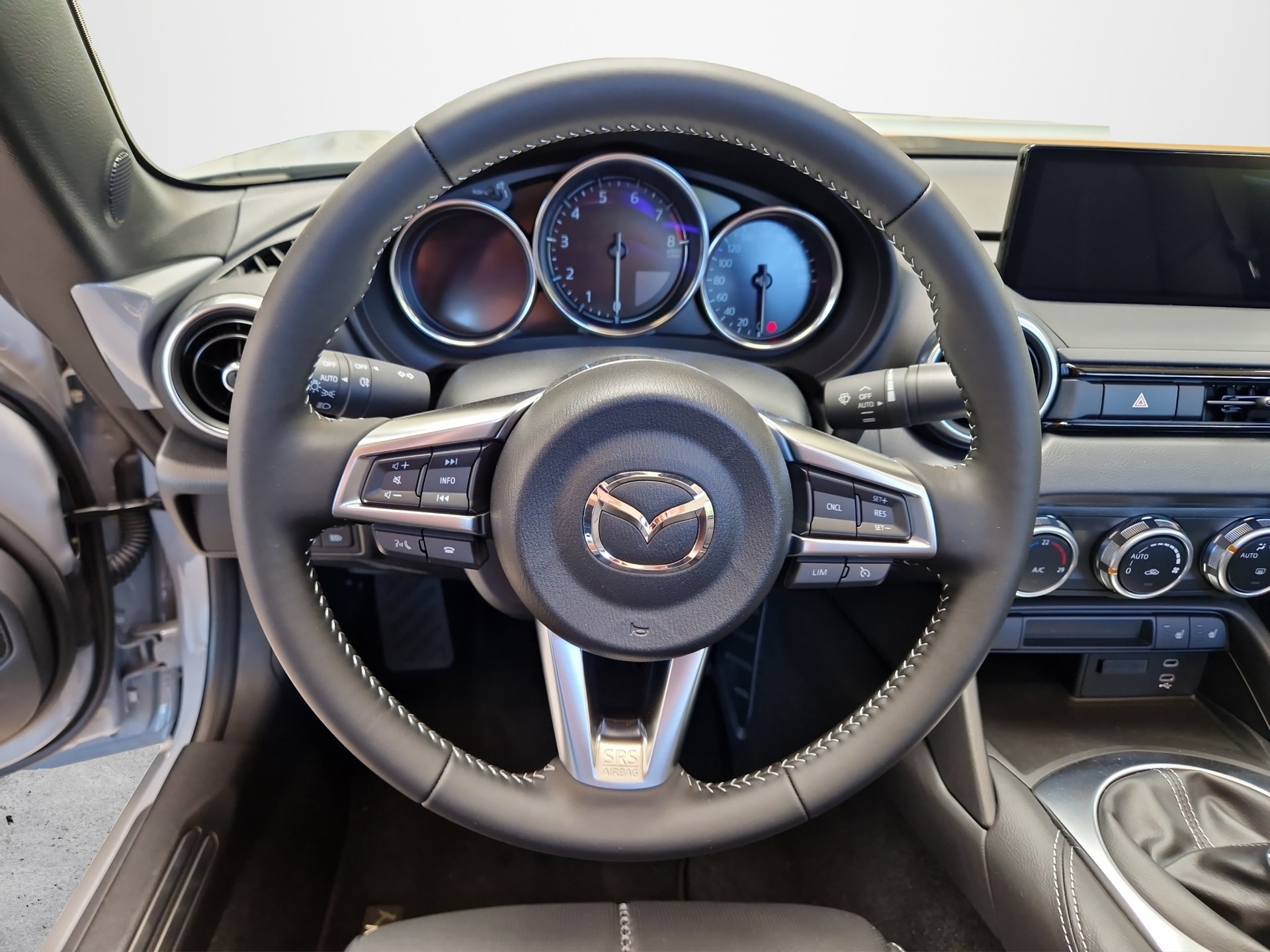 MAZDA MX-5 Skyactiv-G 132 Exclusive-line-image-8