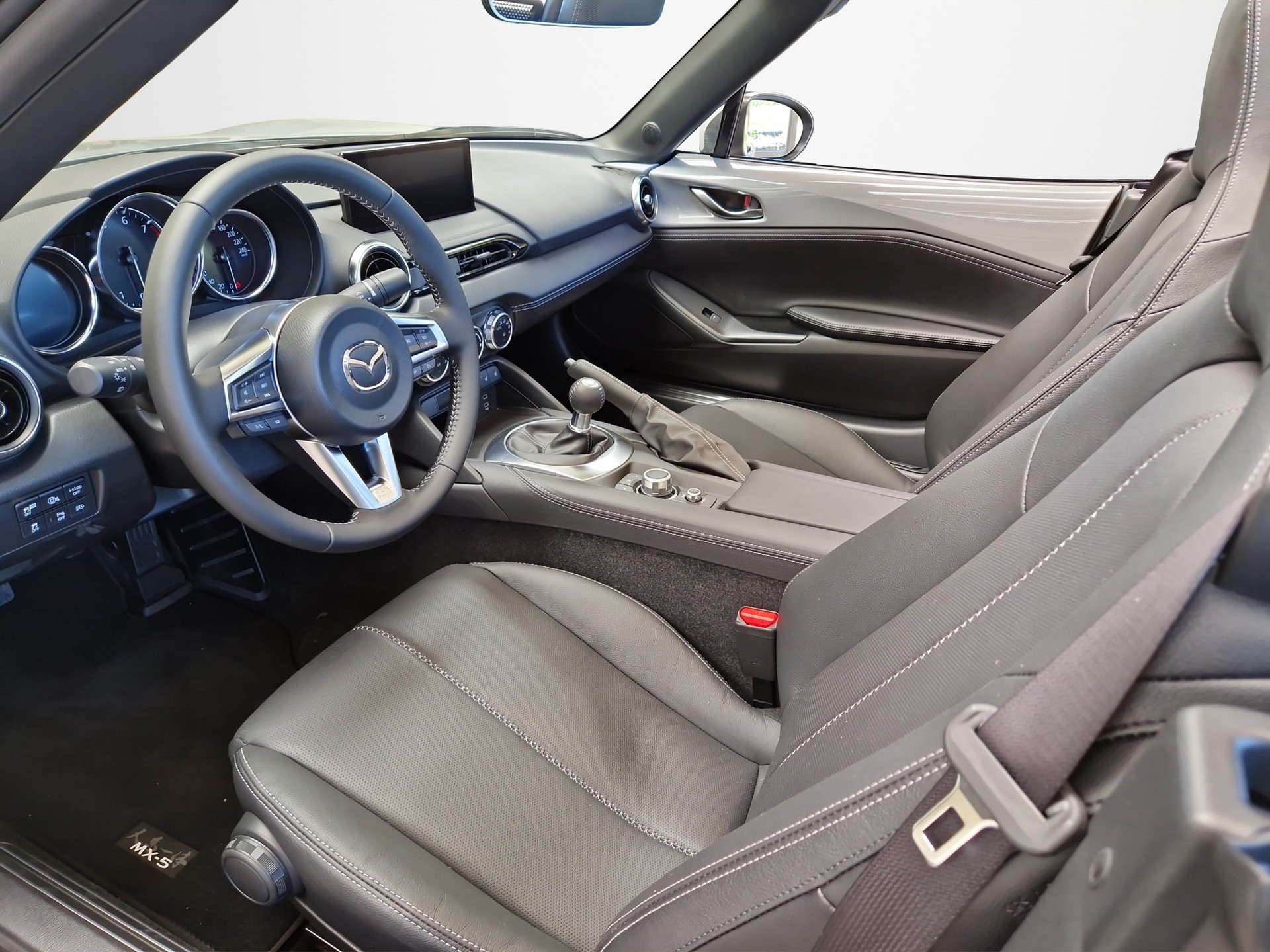 MAZDA MX-5 Skyactiv-G 132 Exclusive-line-image-7