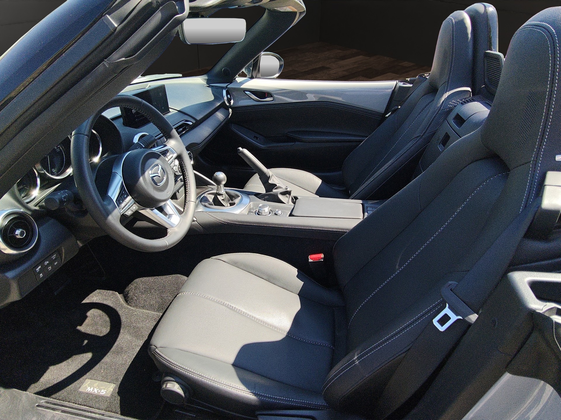 MAZDA MX-5 Skyactiv-G 132 Exclusive-line-image-9