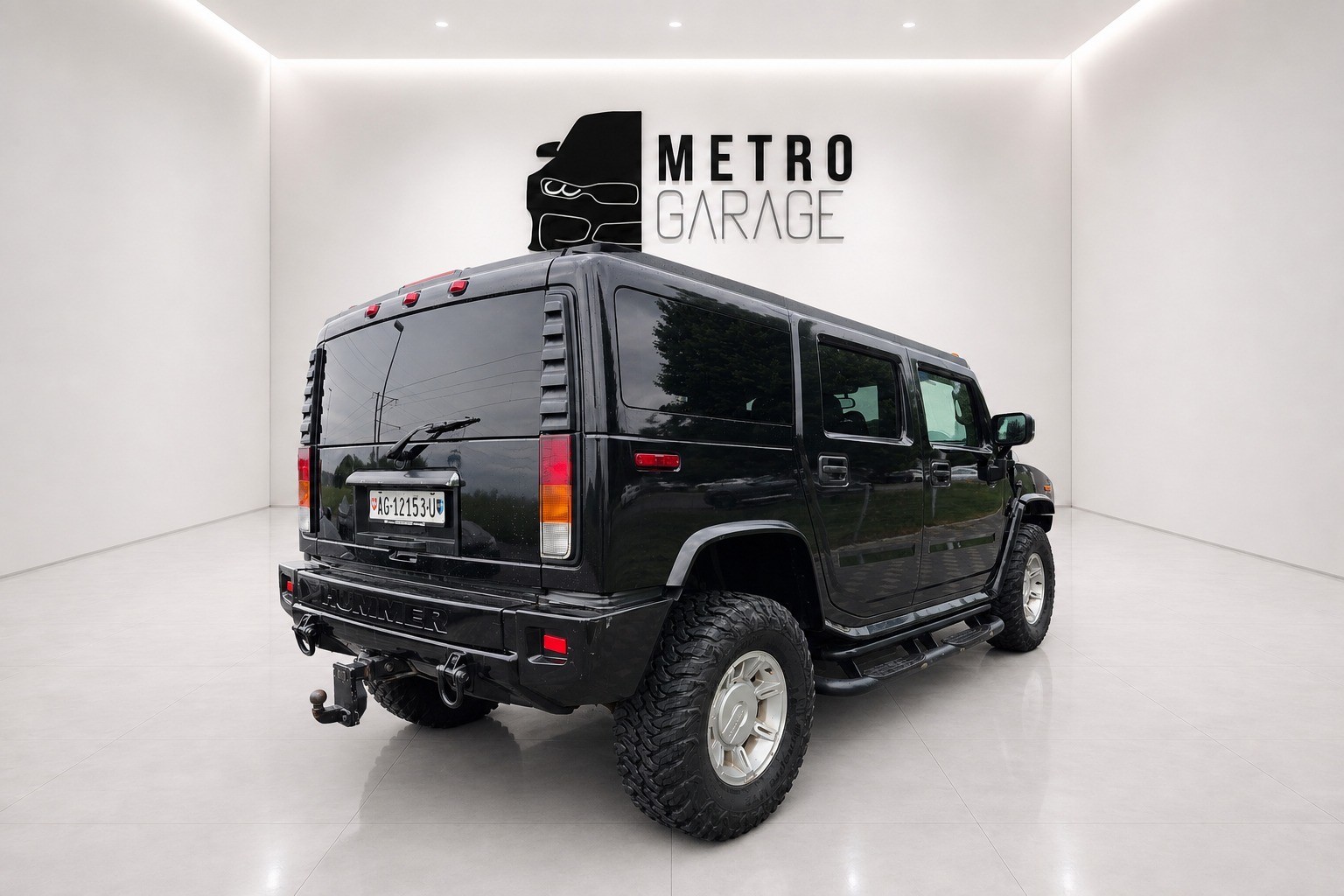 HUMMER H2 6.0 Luxury-showroom-element-3