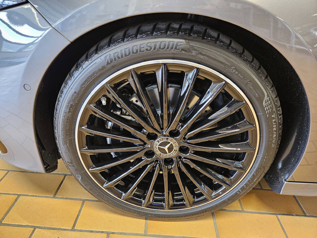MERCEDES-BENZ A 220 4Matic AMG Line-image-15