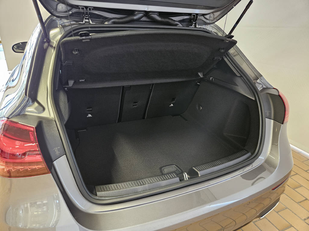 MERCEDES-BENZ A 220 4Matic AMG Line-image-3