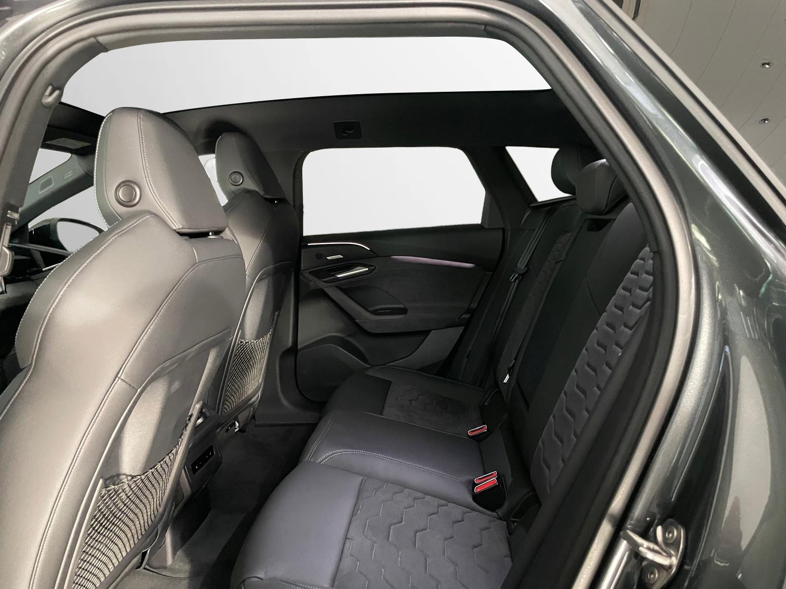 AUDI A6 Avant e-tron quattro-image-4