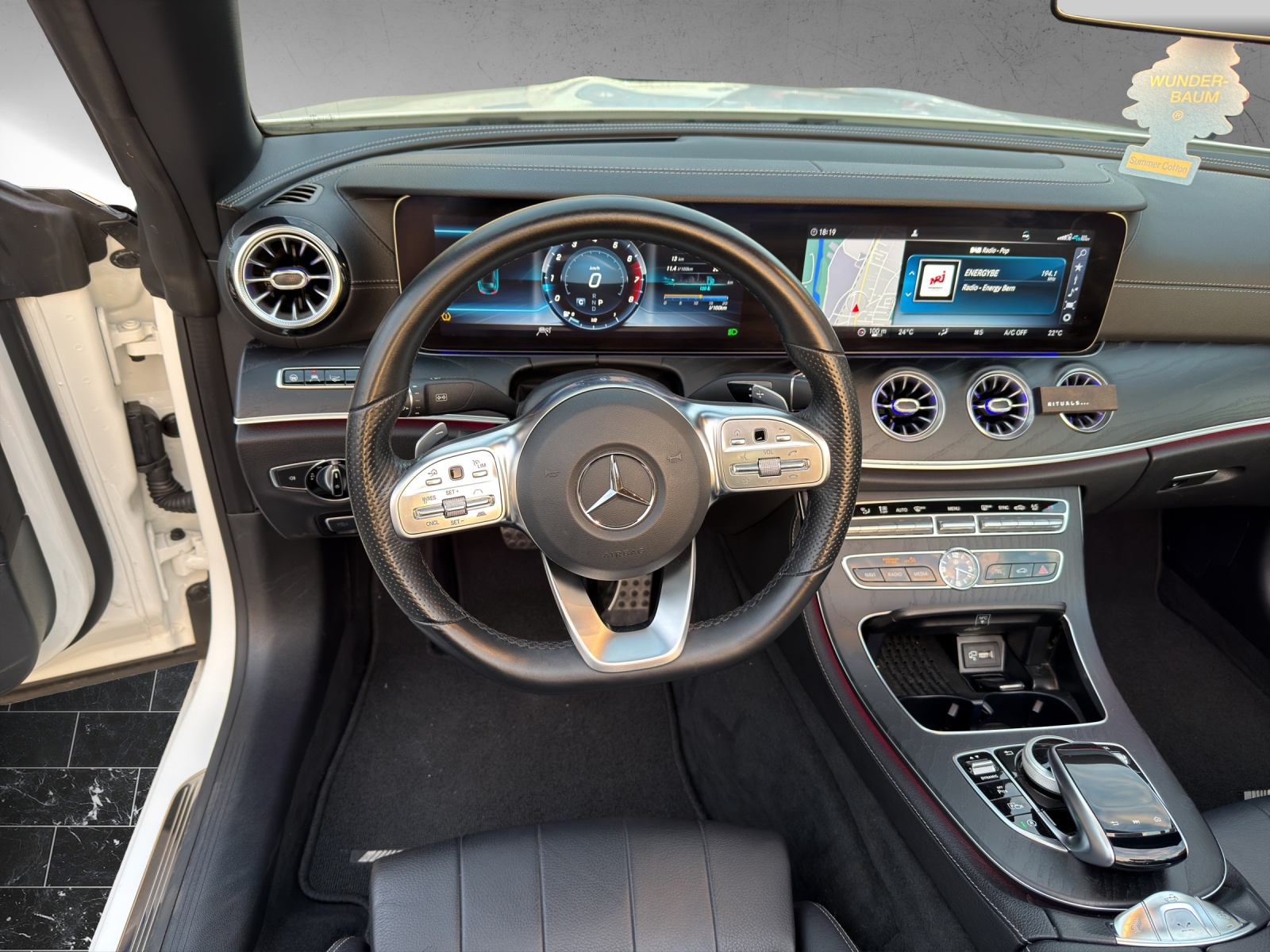 MERCEDES-BENZ E 200 Cabriolet AMG Line 9G-Tronic-image-9
