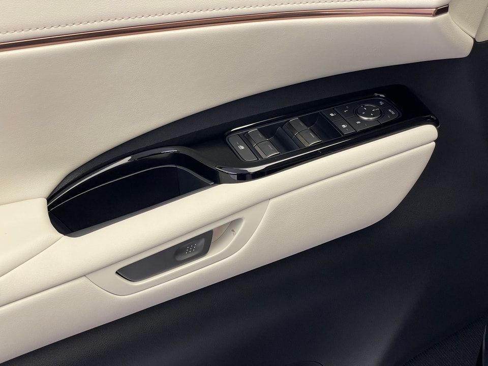 LM 350h VIP E-FOUR Voll-Hybrid