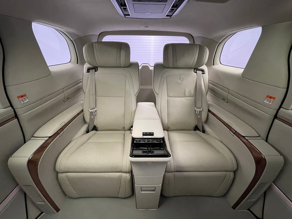 LM 350h VIP AWD Voll-Hybrid