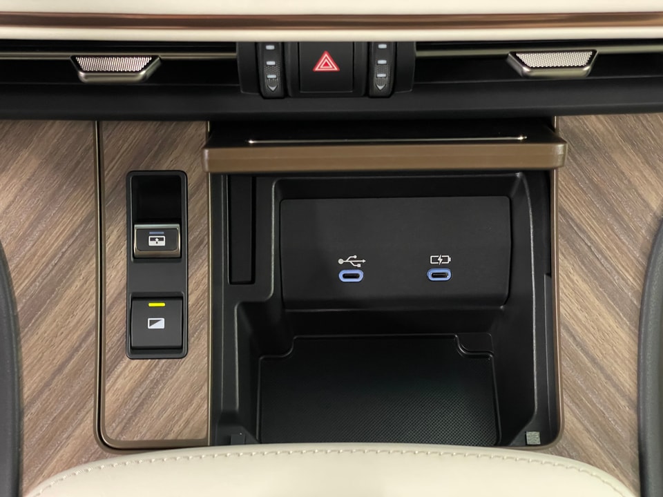 LM 350h VIP AWD Voll-Hybrid