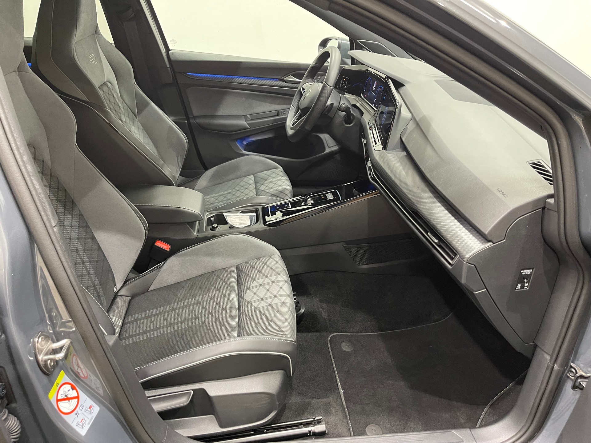 VW Golf 2.0 TDI R-Line DSG *IQ-LIGHT*AHK*HEAD UP*H&K*PANO*-image-15