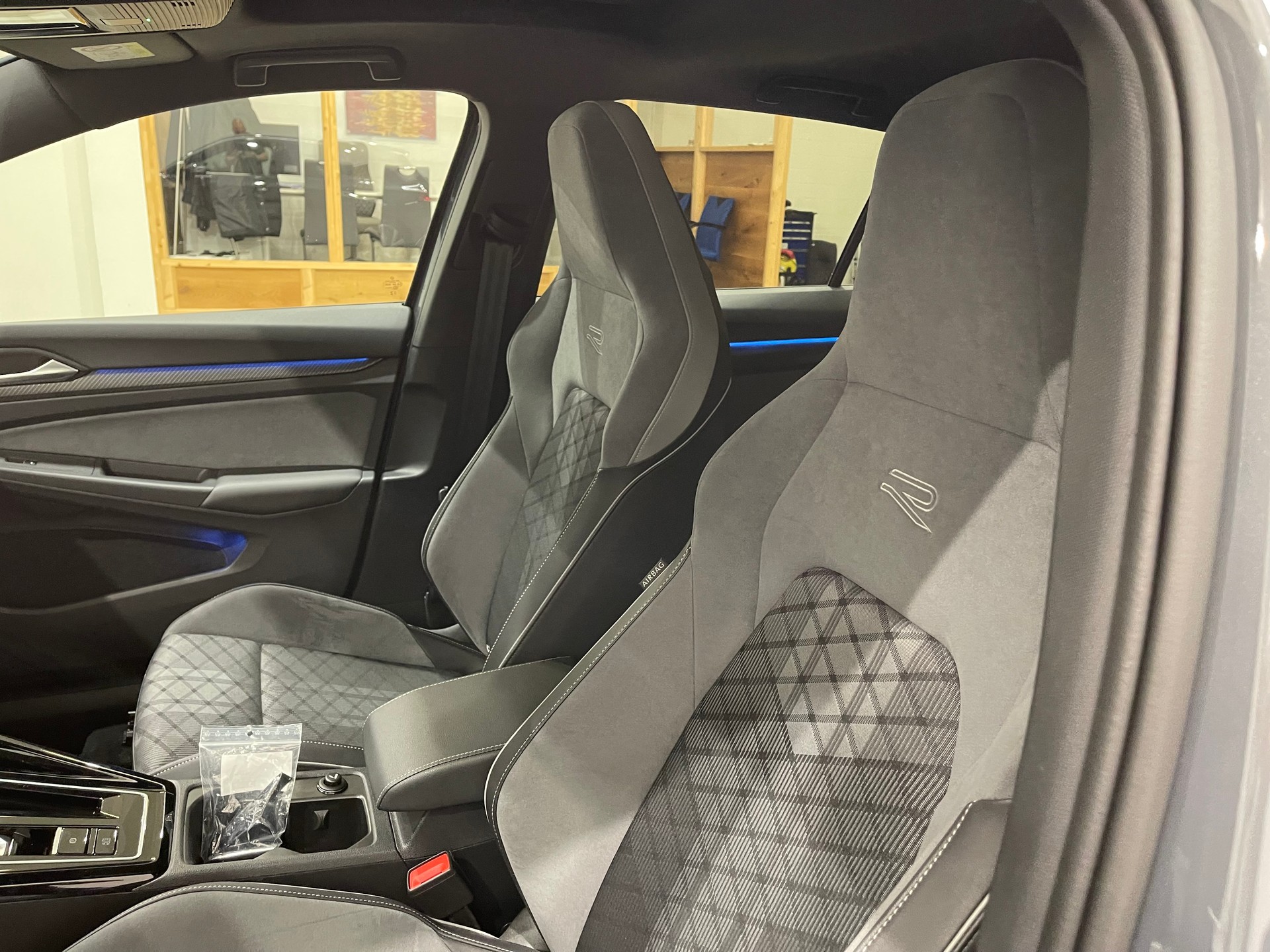 VW Golf 2.0 TDI R-Line DSG *IQ-LIGHT*AHK*HEAD UP*H&K*PANO*-image-10