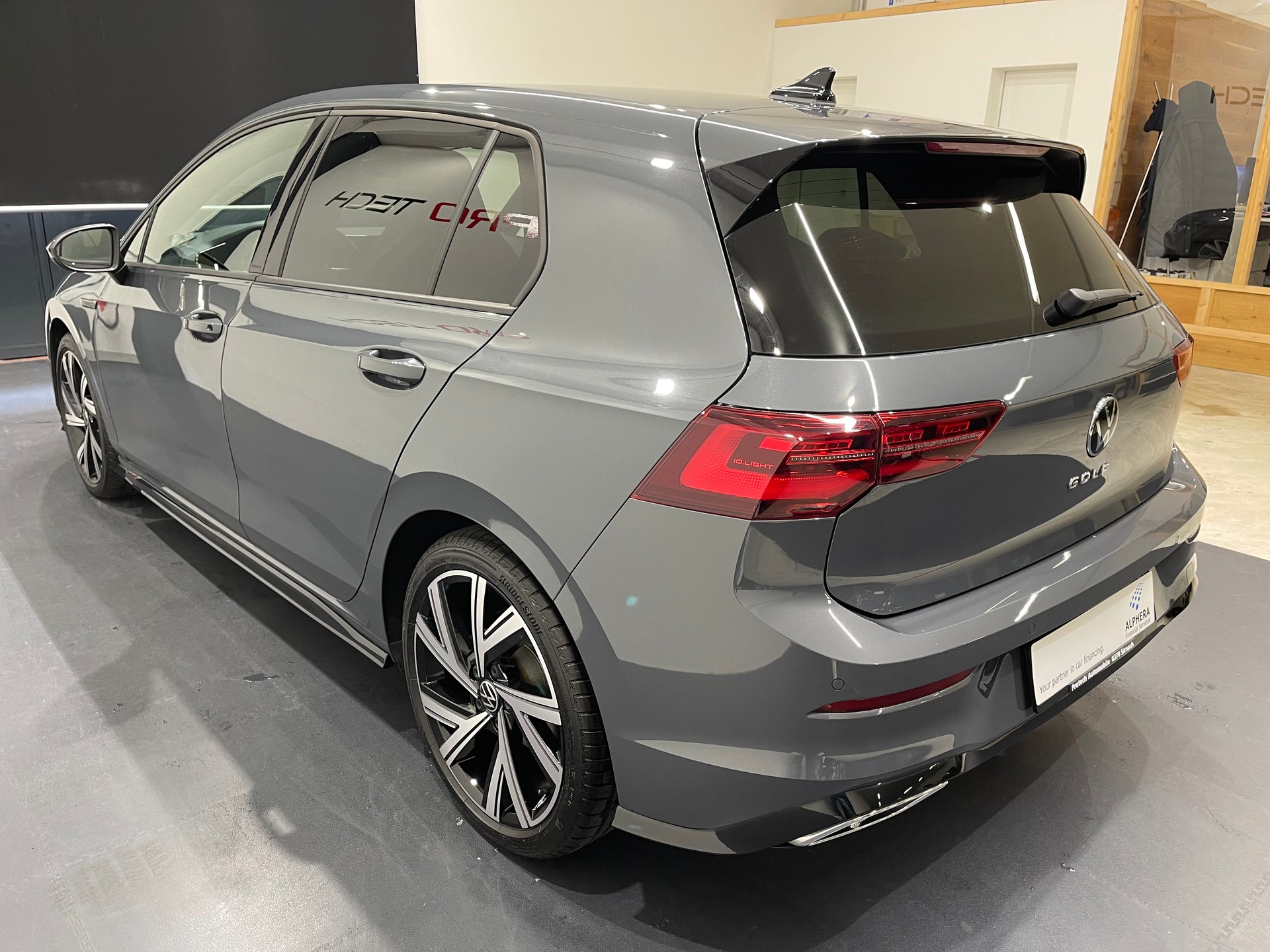 VW Golf 2.0 TDI R-Line DSG *IQ-LIGHT*AHK*HEAD UP*H&K*PANO*-image-4