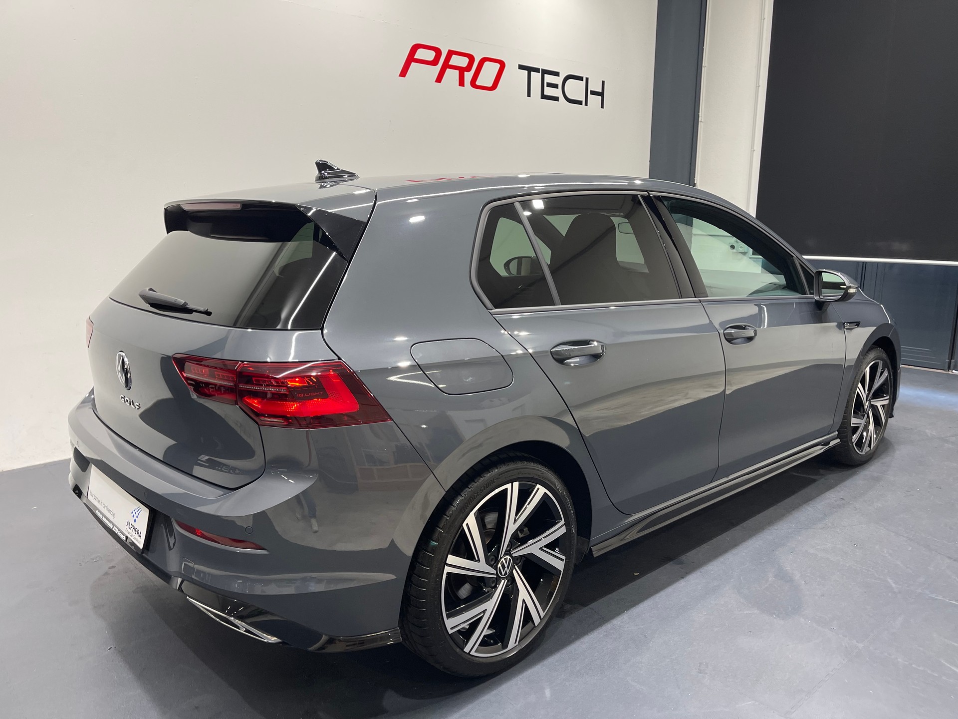 VW Golf 2.0 TDI R-Line DSG *IQ-LIGHT*AHK*HEAD UP*H&K*PANO*-image-2