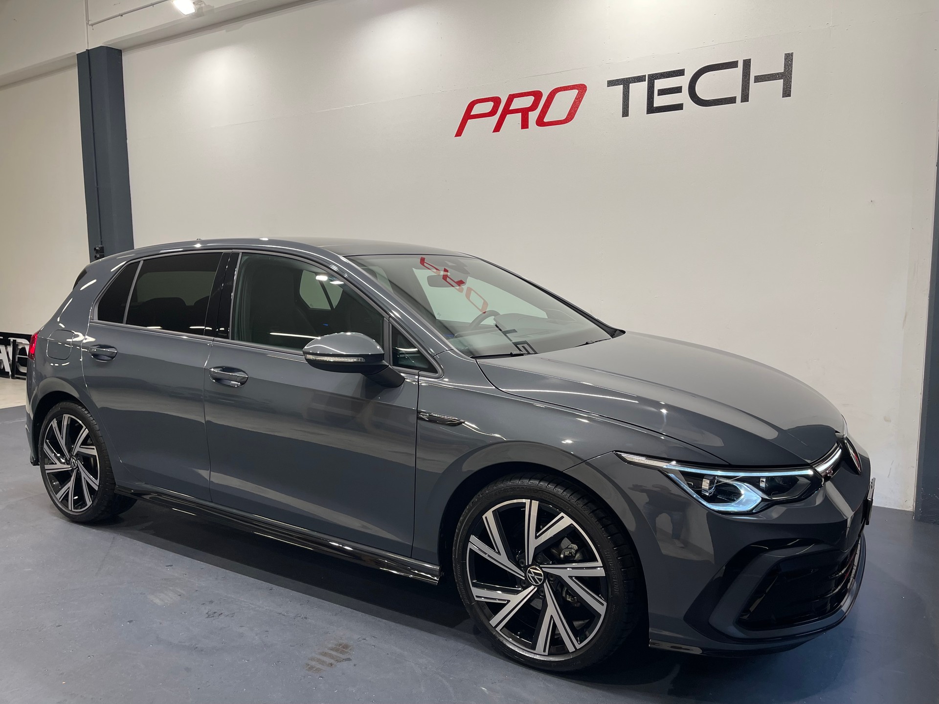 VW Golf 2.0 TDI R-Line DSG *IQ-LIGHT*AHK*HEAD UP*H&K*PANO*