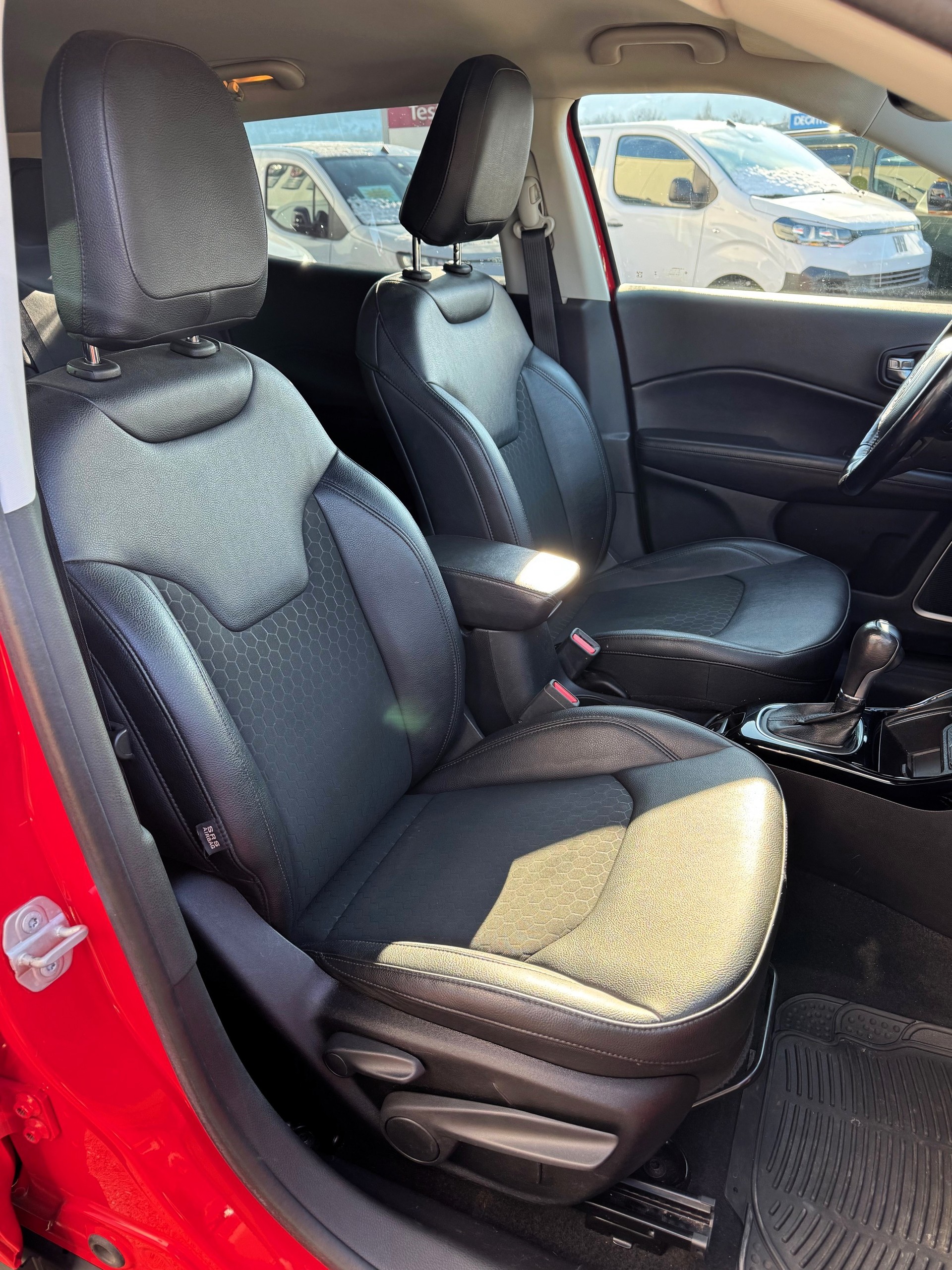 JEEP Compass 4x2 1.3 Turbo Night Eagle DKG-image-15