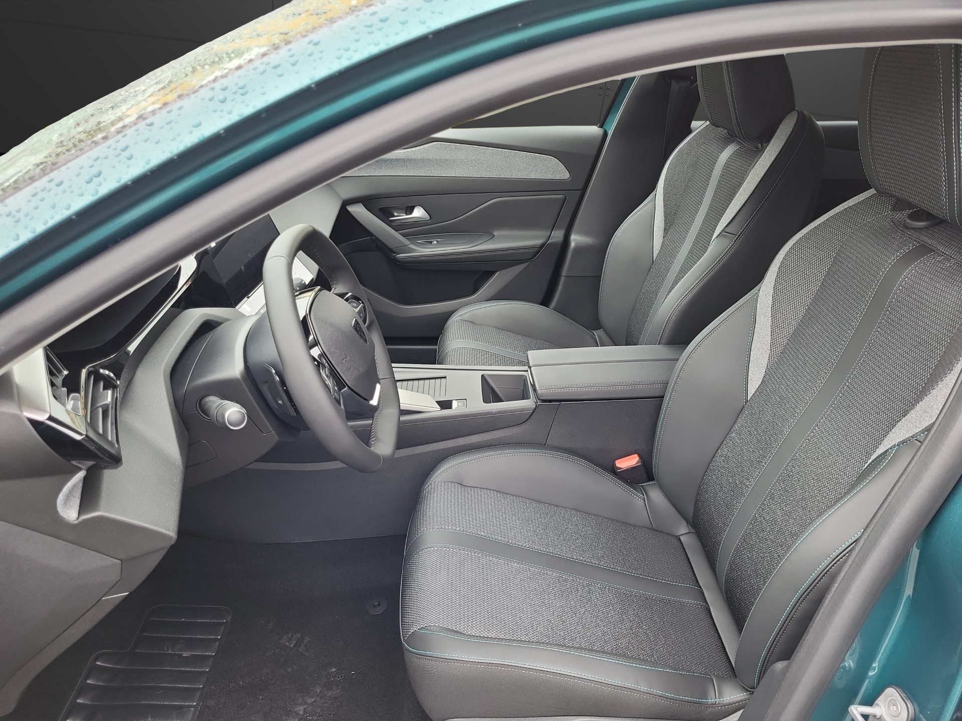 PEUGEOT 308 SW 1.6 PHEV Allure-image-4