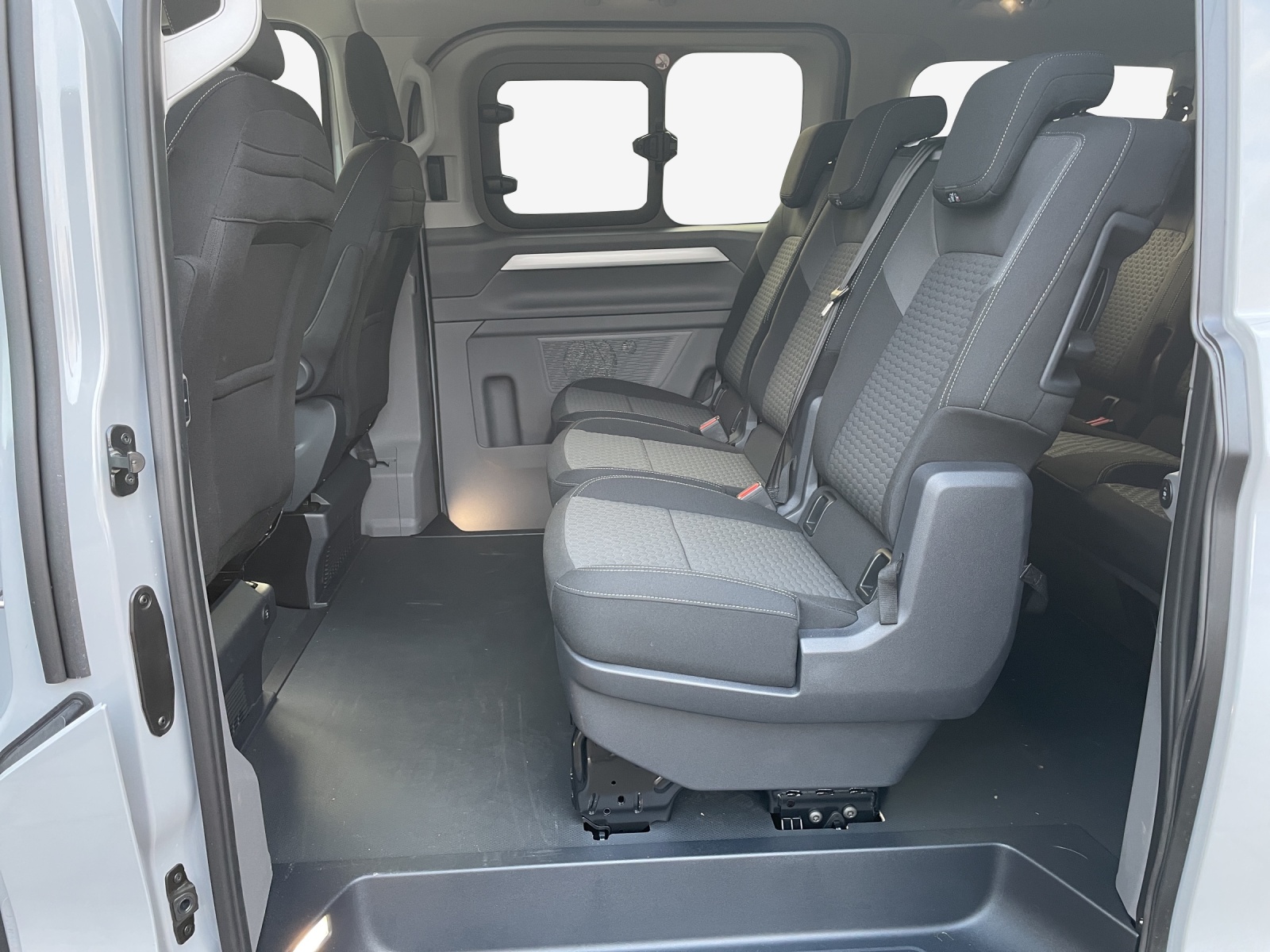 VW Caravelle 2.0 TDI Style Aut.8 4 Motion-image-8