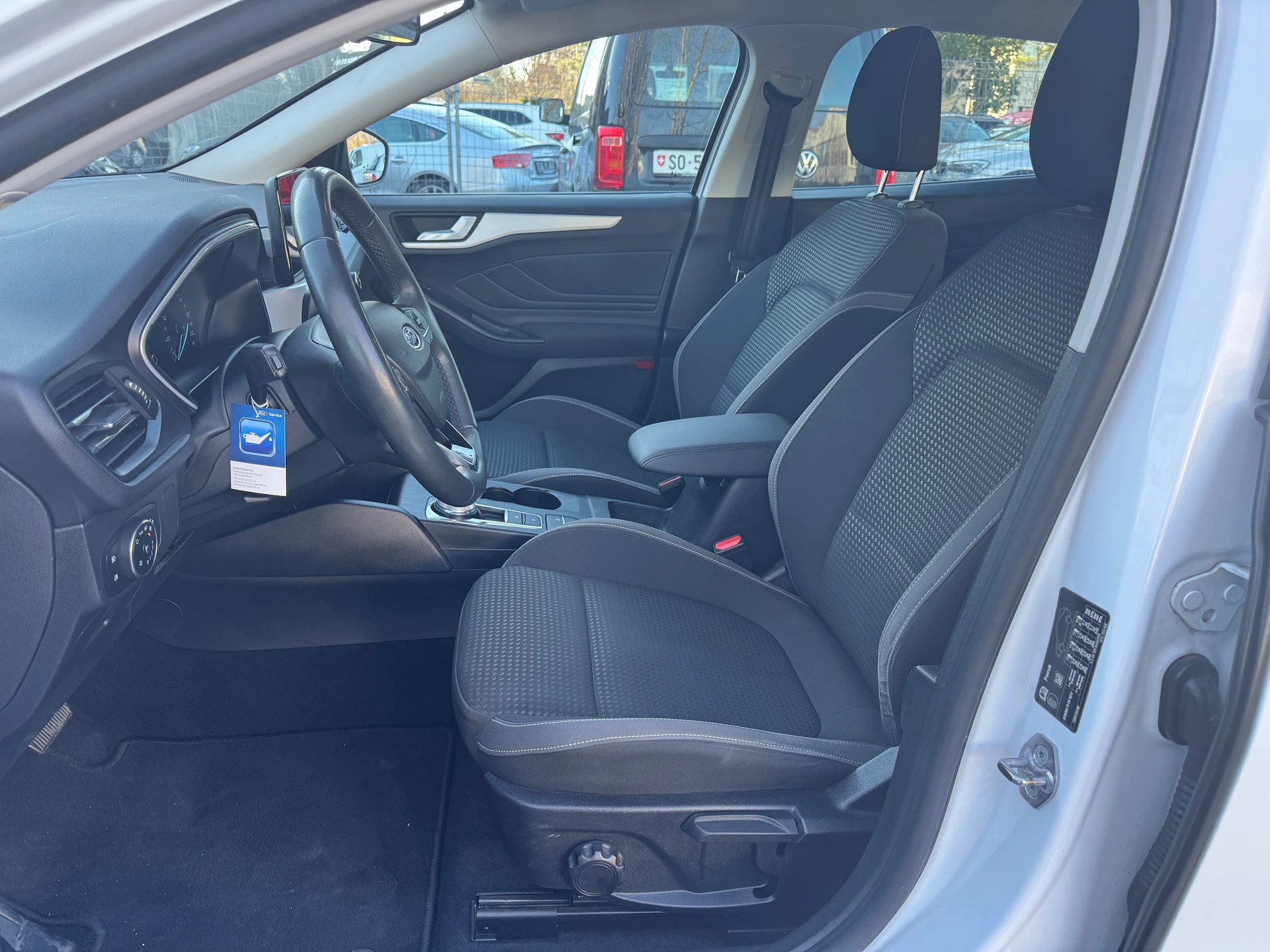 FORD Focus 1.5 TDCi Business Automatic ** Gr. Navi * Klima * PDC V&H * Tempomat * Frisch Ab MFK-image-2