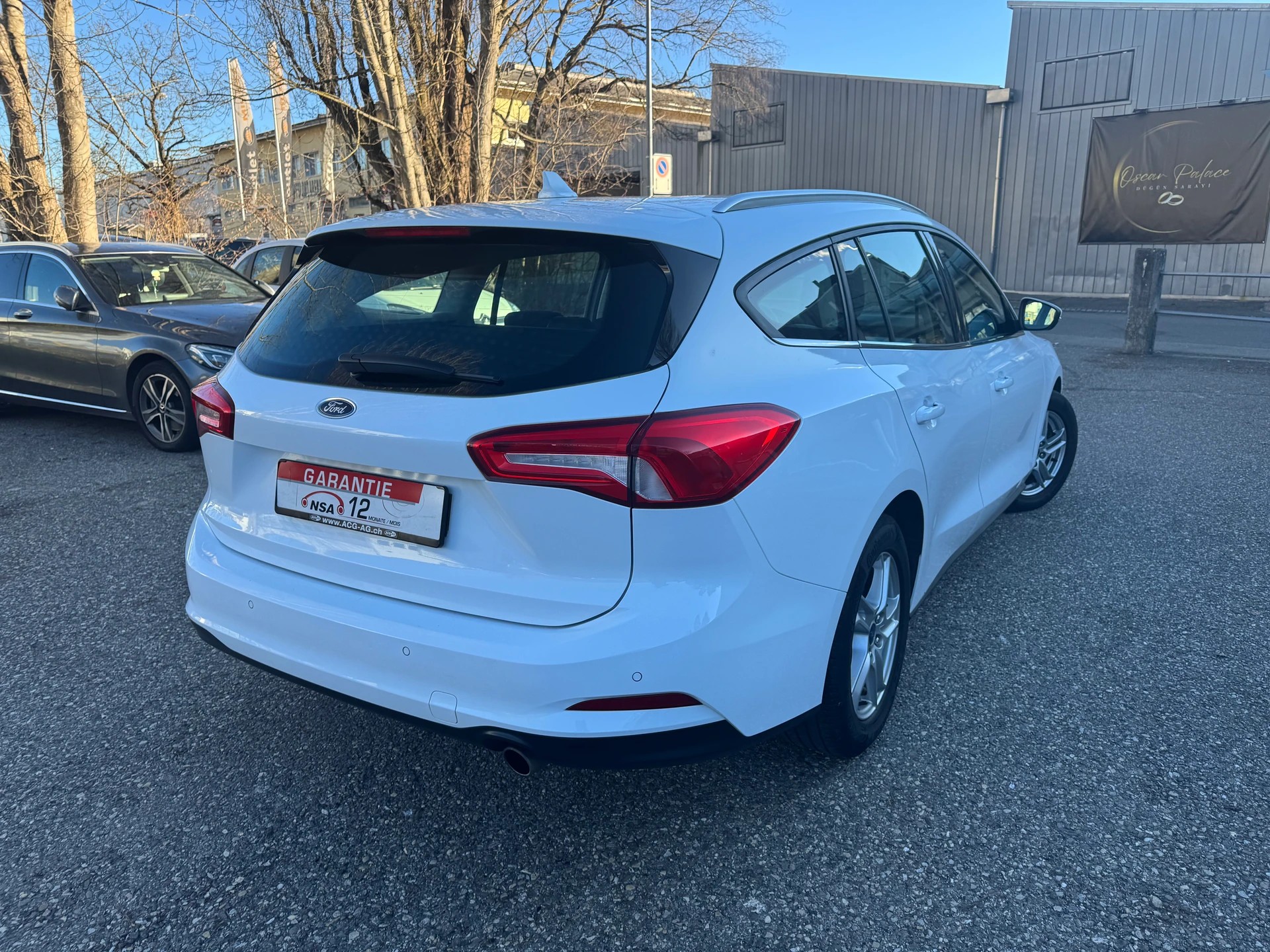 FORD Focus 1.5 TDCi Business Automatic ** Gr. Navi * Klima * PDC V&H * Tempomat * Frisch Ab MFK-image-4