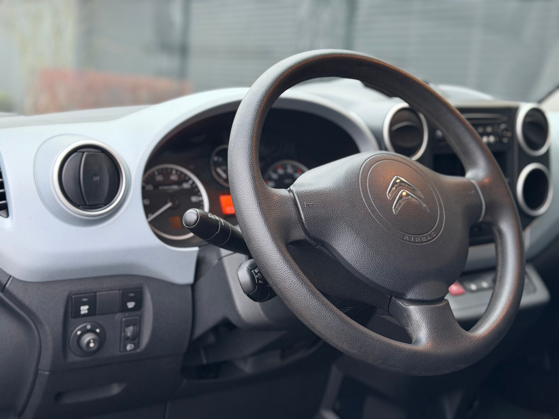 CITROEN Berlingo 1.6 e-HDi Séduction EGS6-image-12