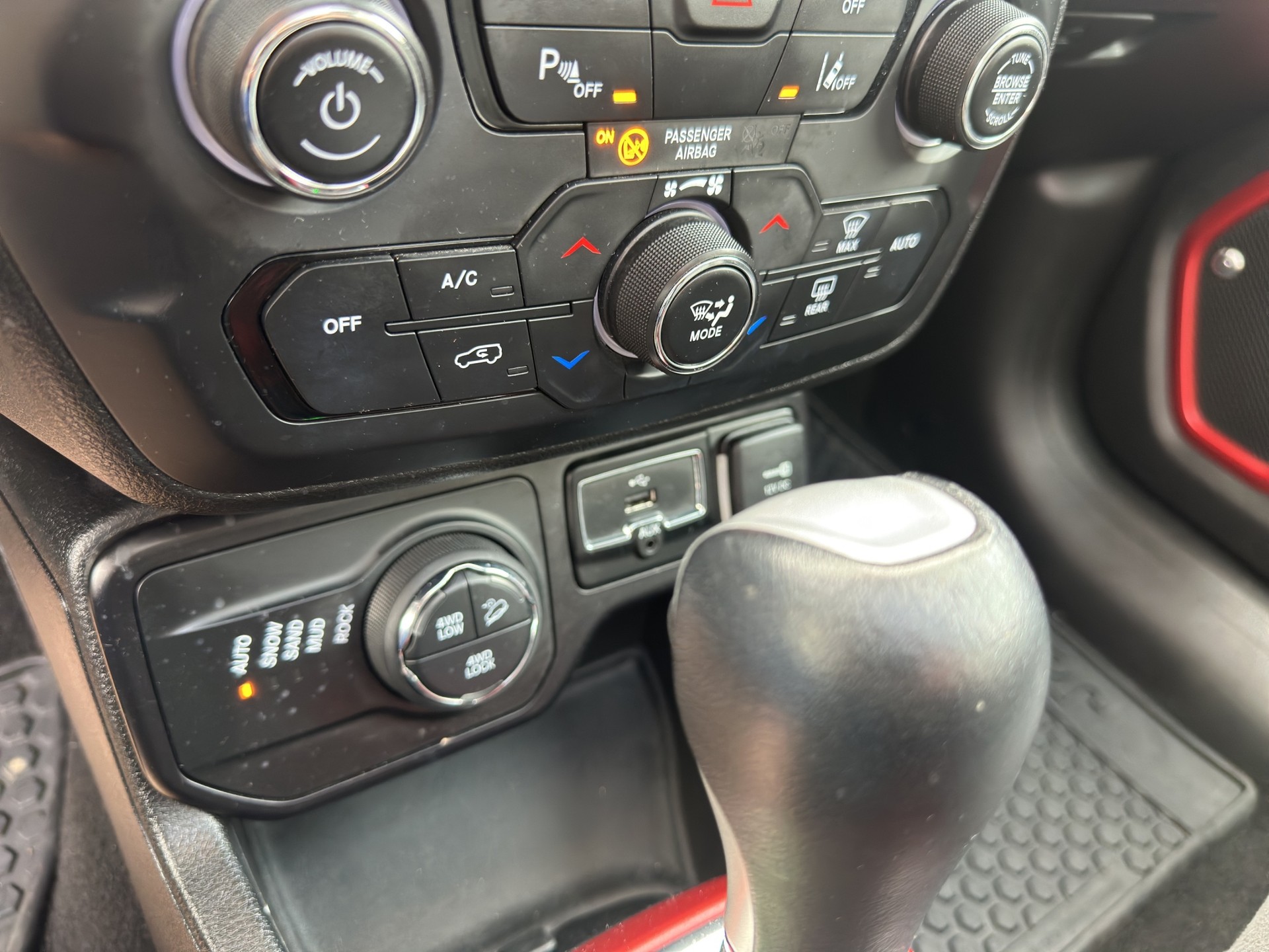 JEEP Renegade 2.0 MJ Trailhawk AWD + Low Range 9ATX-image-13