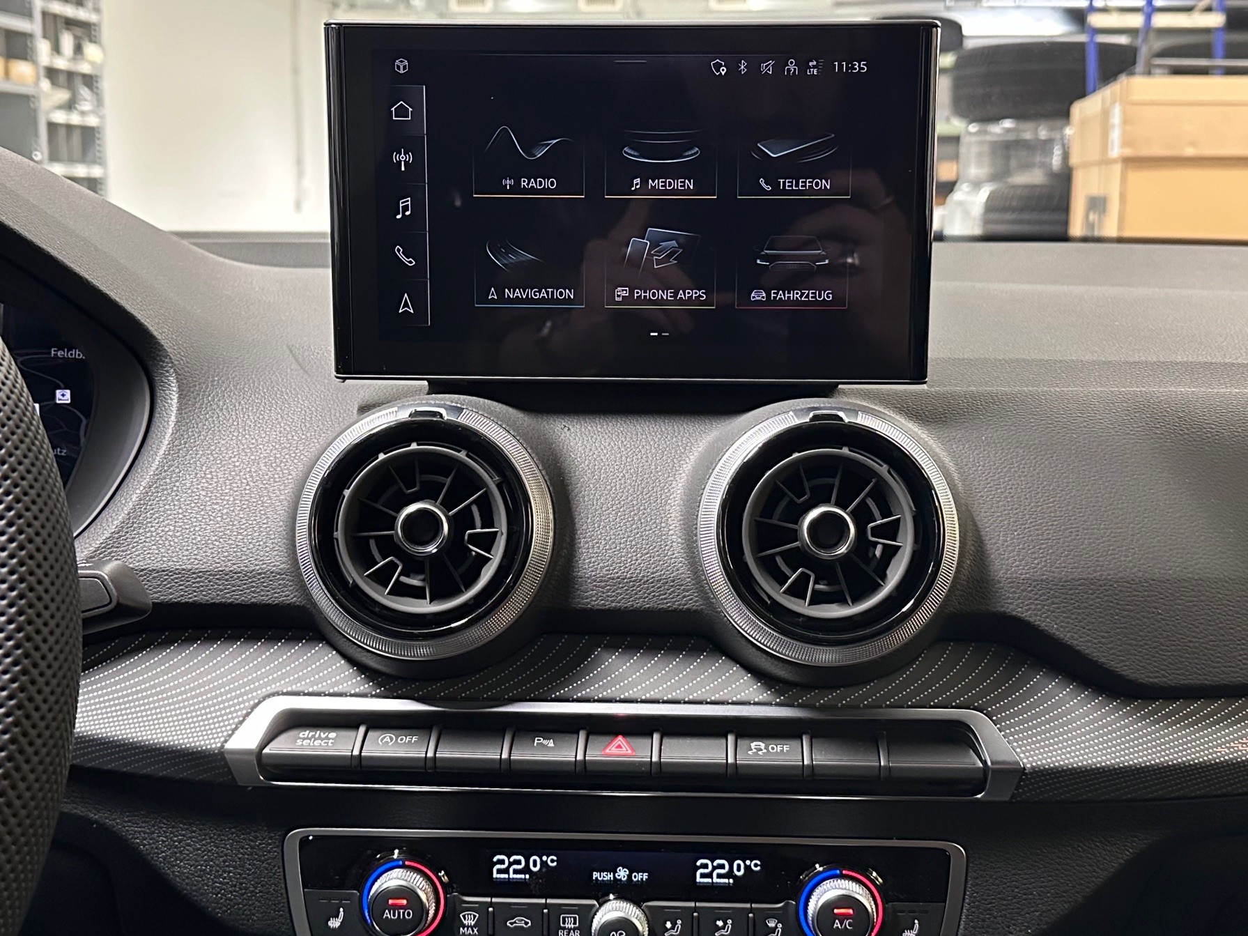 AUDI Q2 40 TFSI S line Attraction quattro S-tronic-image-6