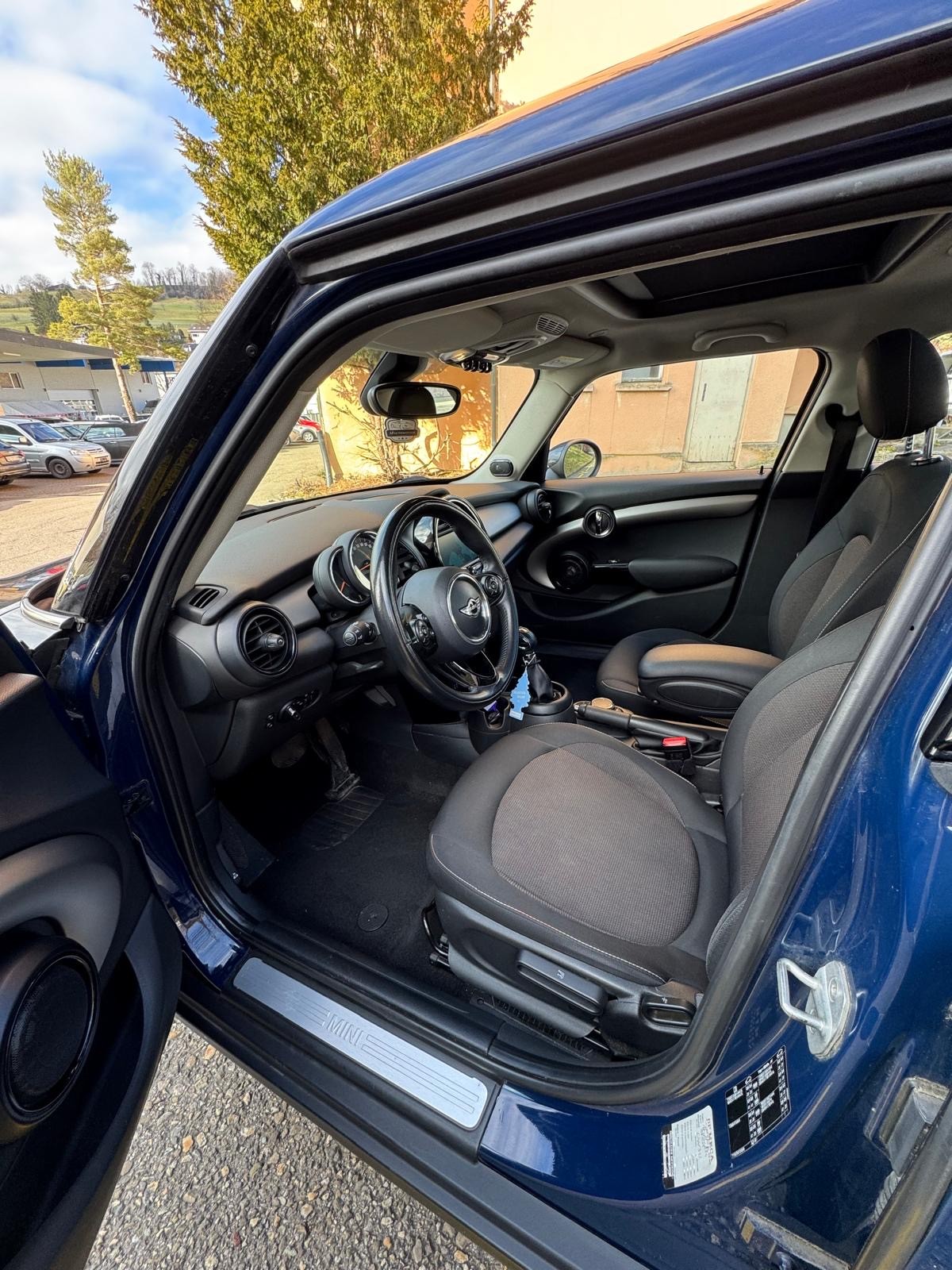 MINI Cooper Steptronic-image-2