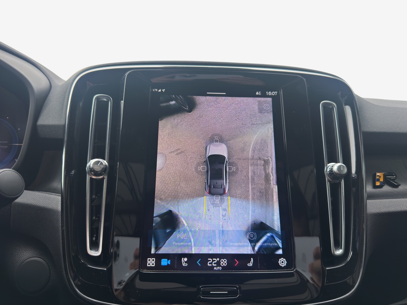 VOLVO C40 Recharge P8 Twin AWD Pure Electric Ultimate-image-15