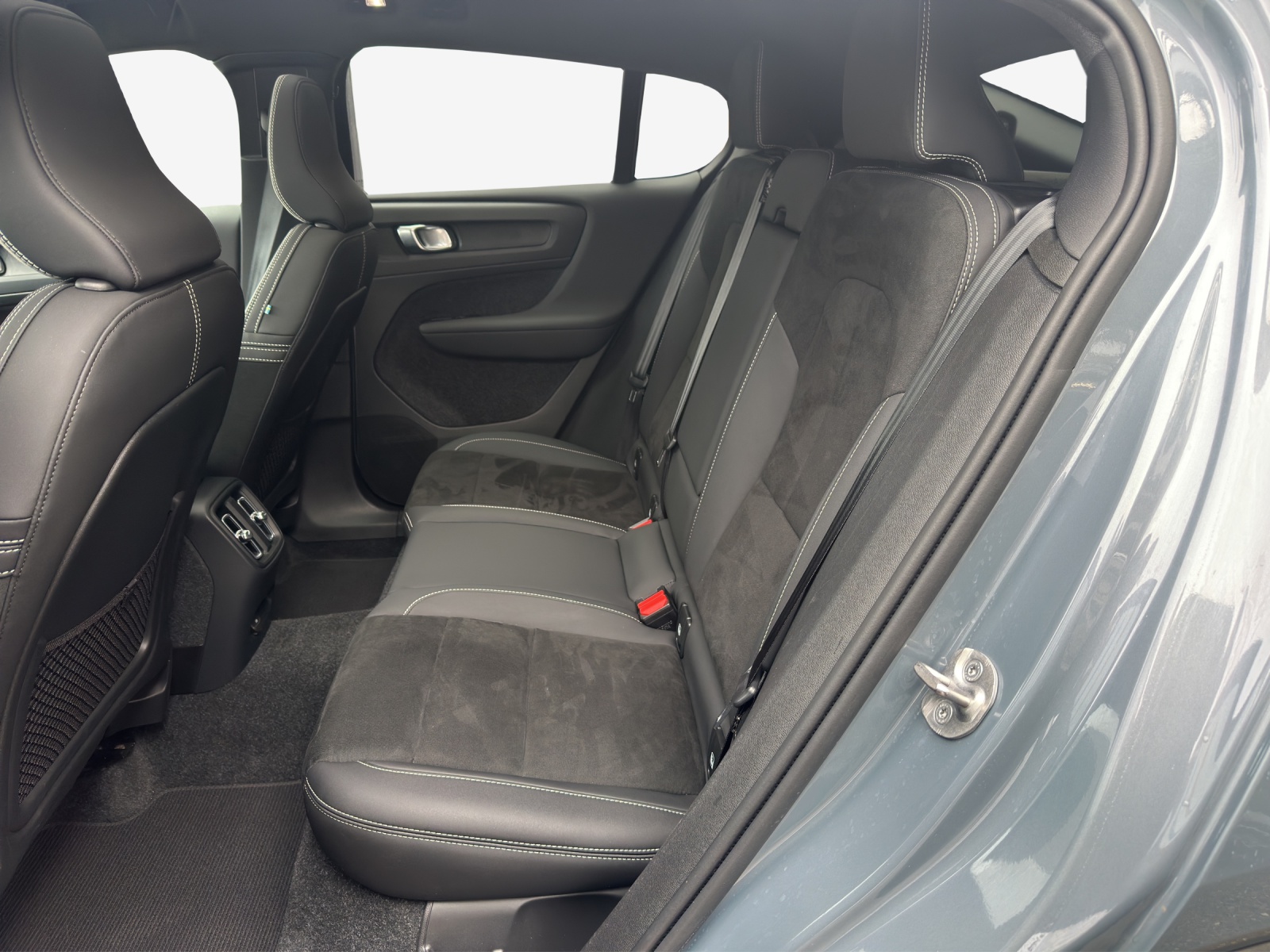 VOLVO C40 Recharge P8 Twin AWD Pure Electric Ultimate-image-12