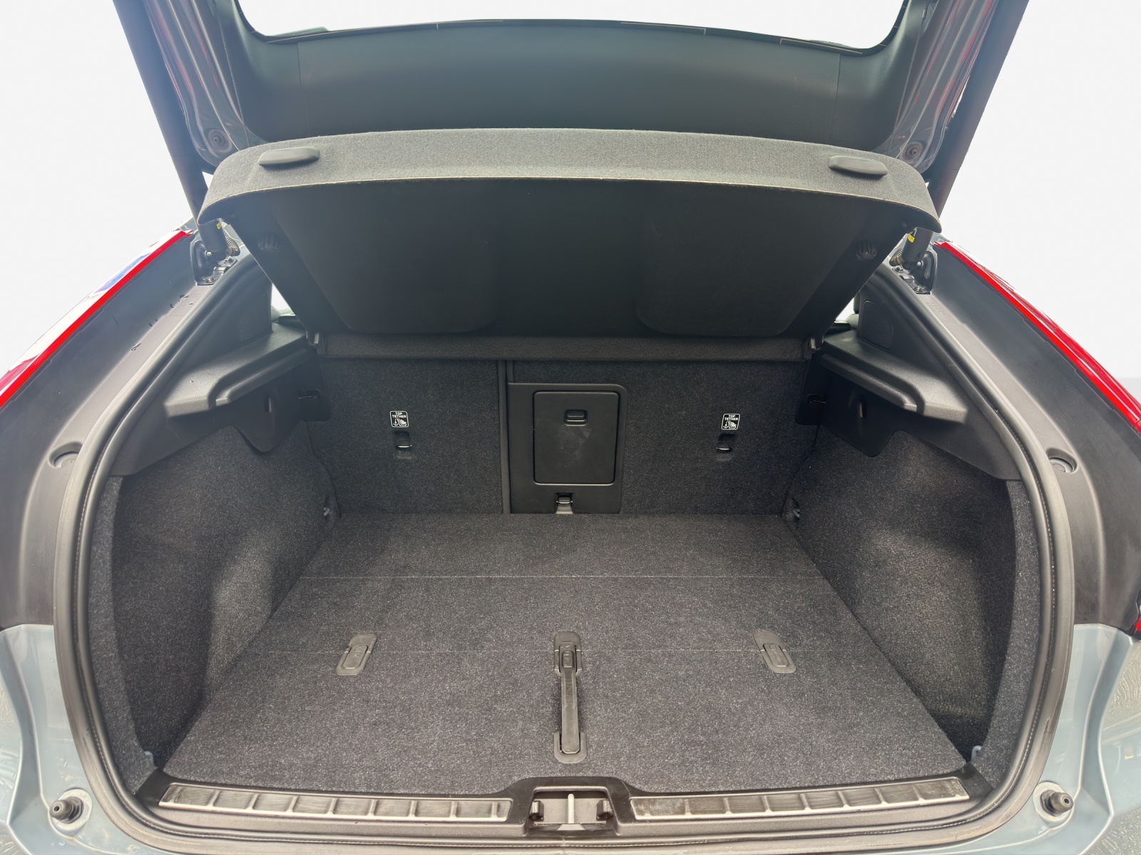 VOLVO C40 Recharge P8 Twin AWD Pure Electric Ultimate-image-13