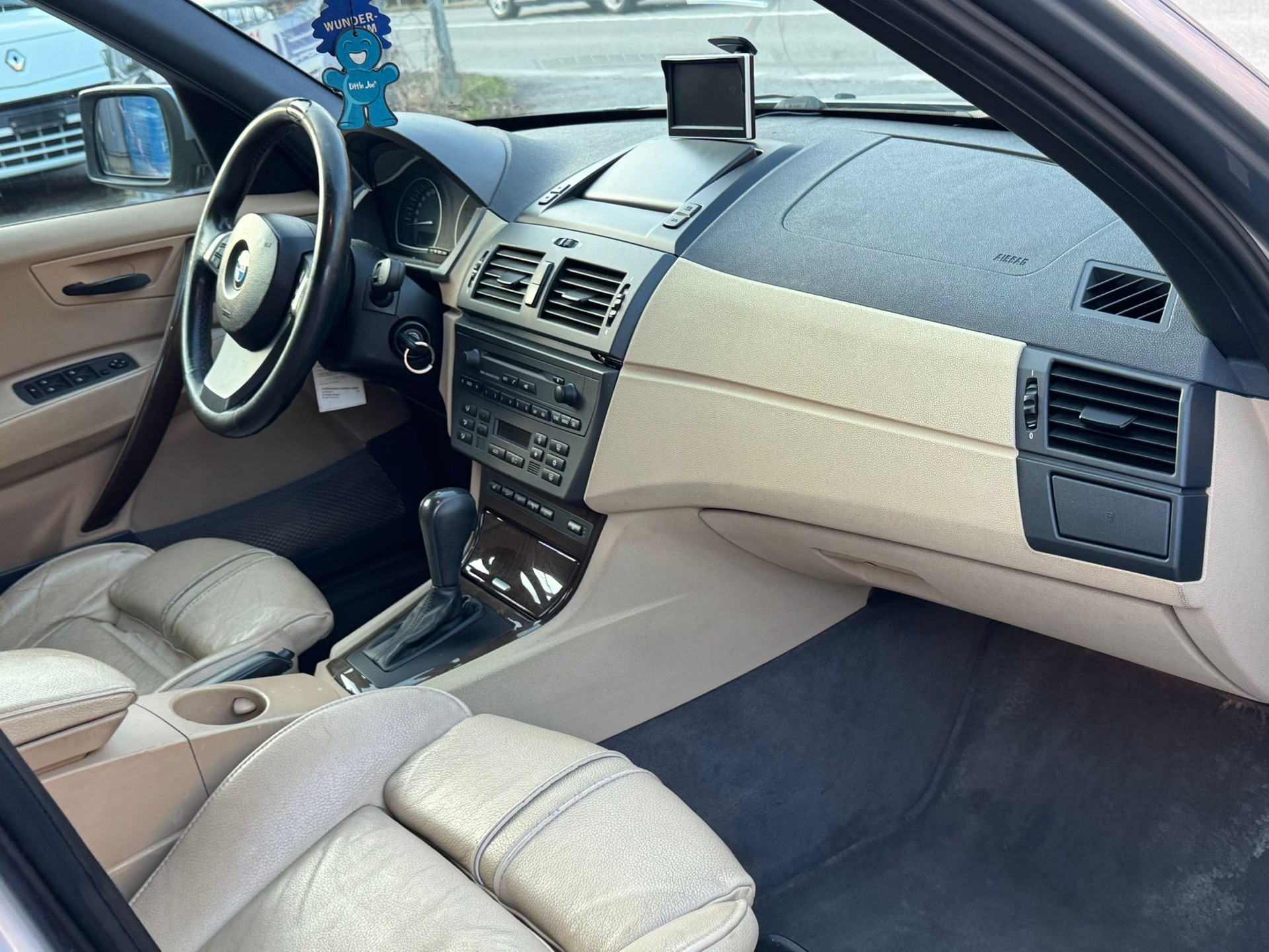 BMW X3 3.0i-image-9