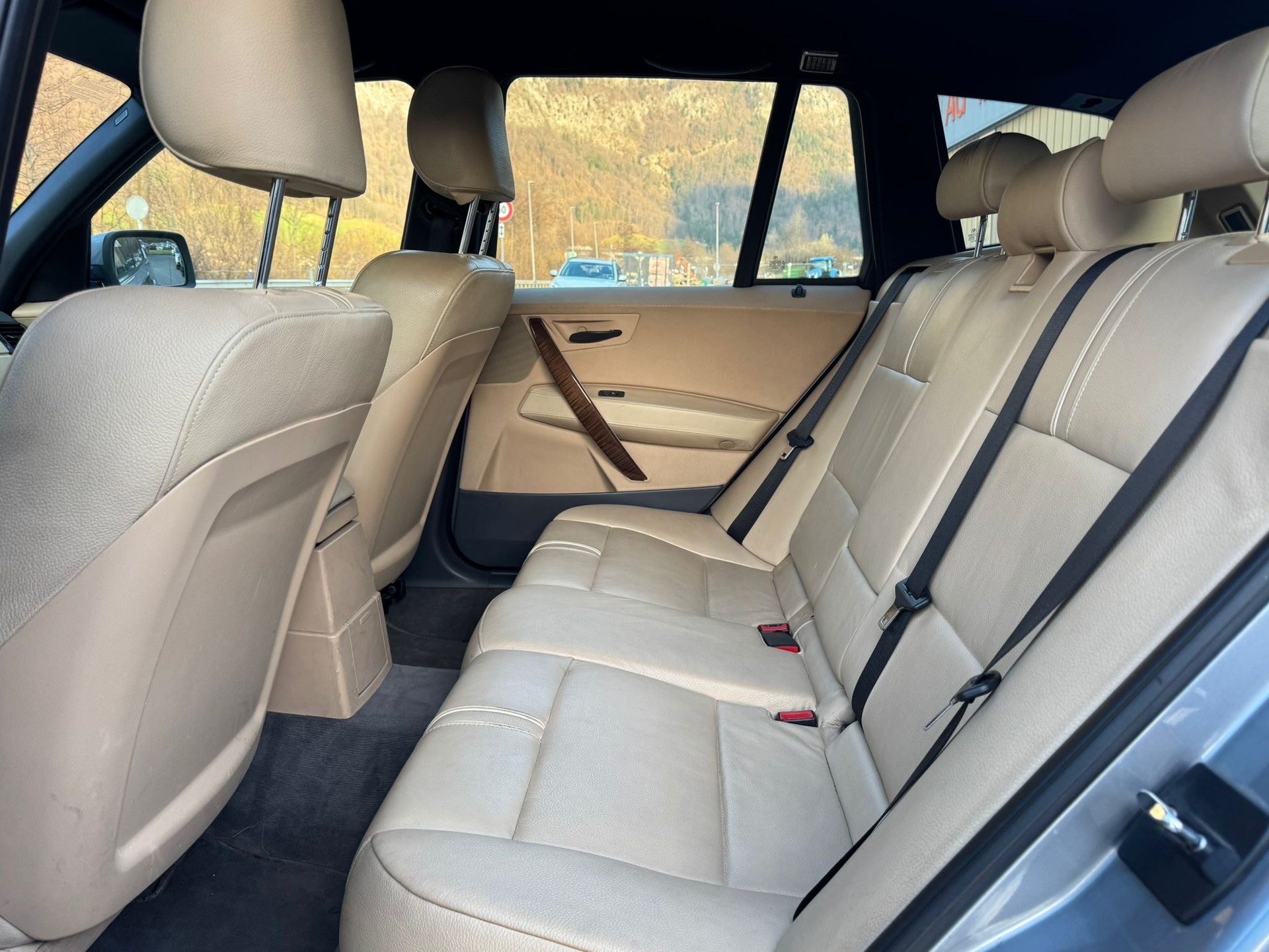BMW X3 3.0i-image-5