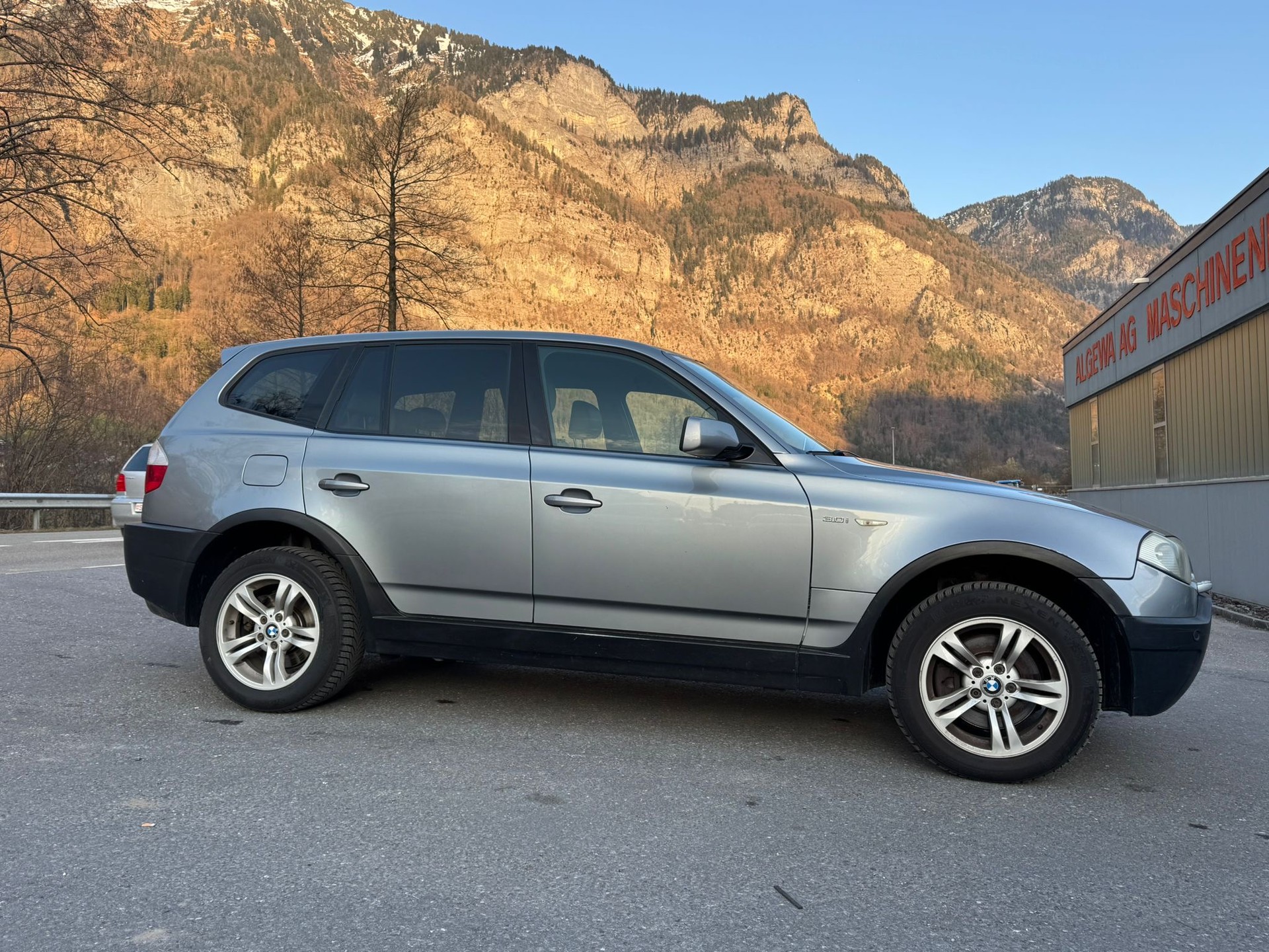 BMW X3 3.0i-image-2