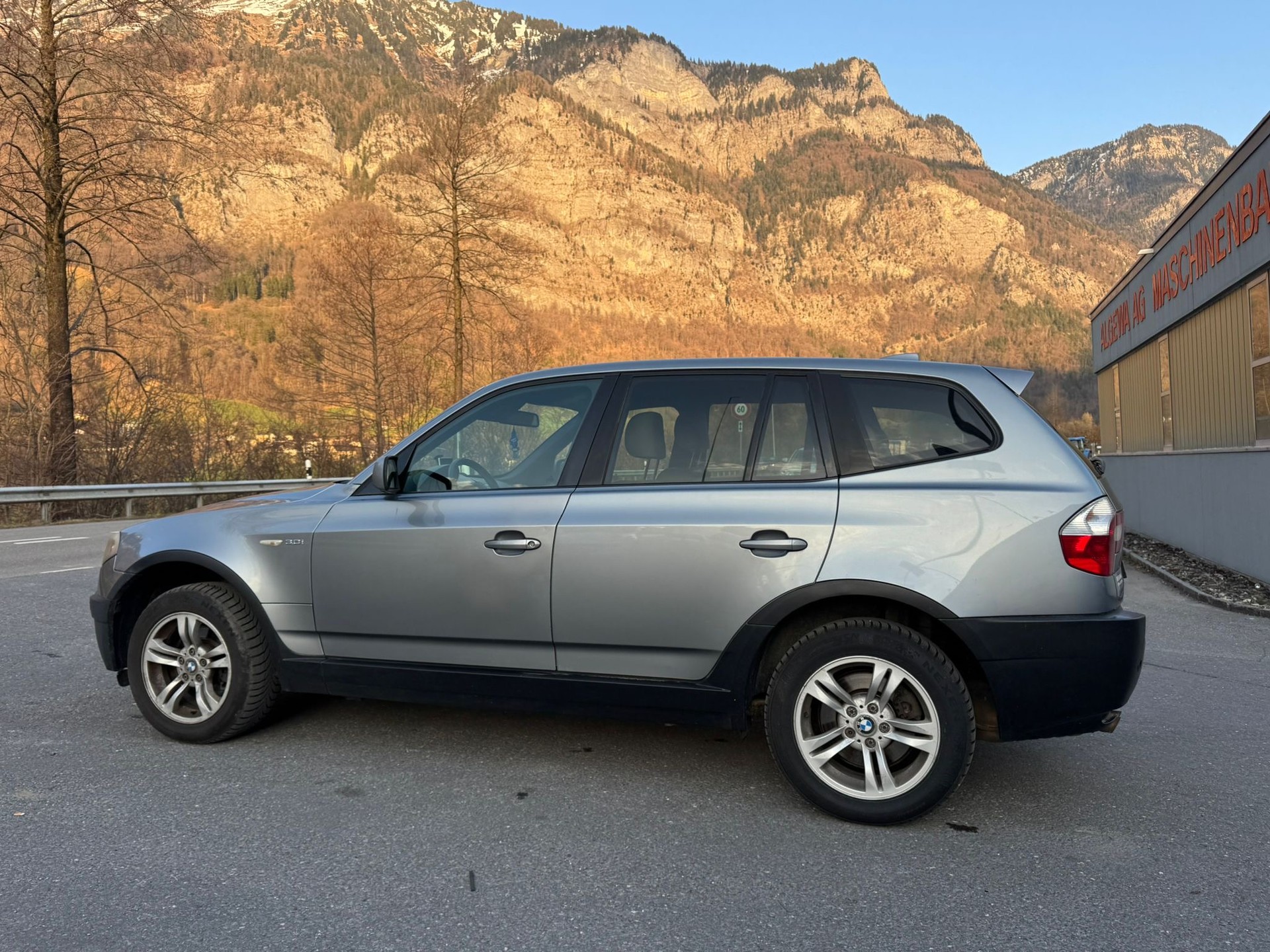 BMW X3 3.0i-image-8