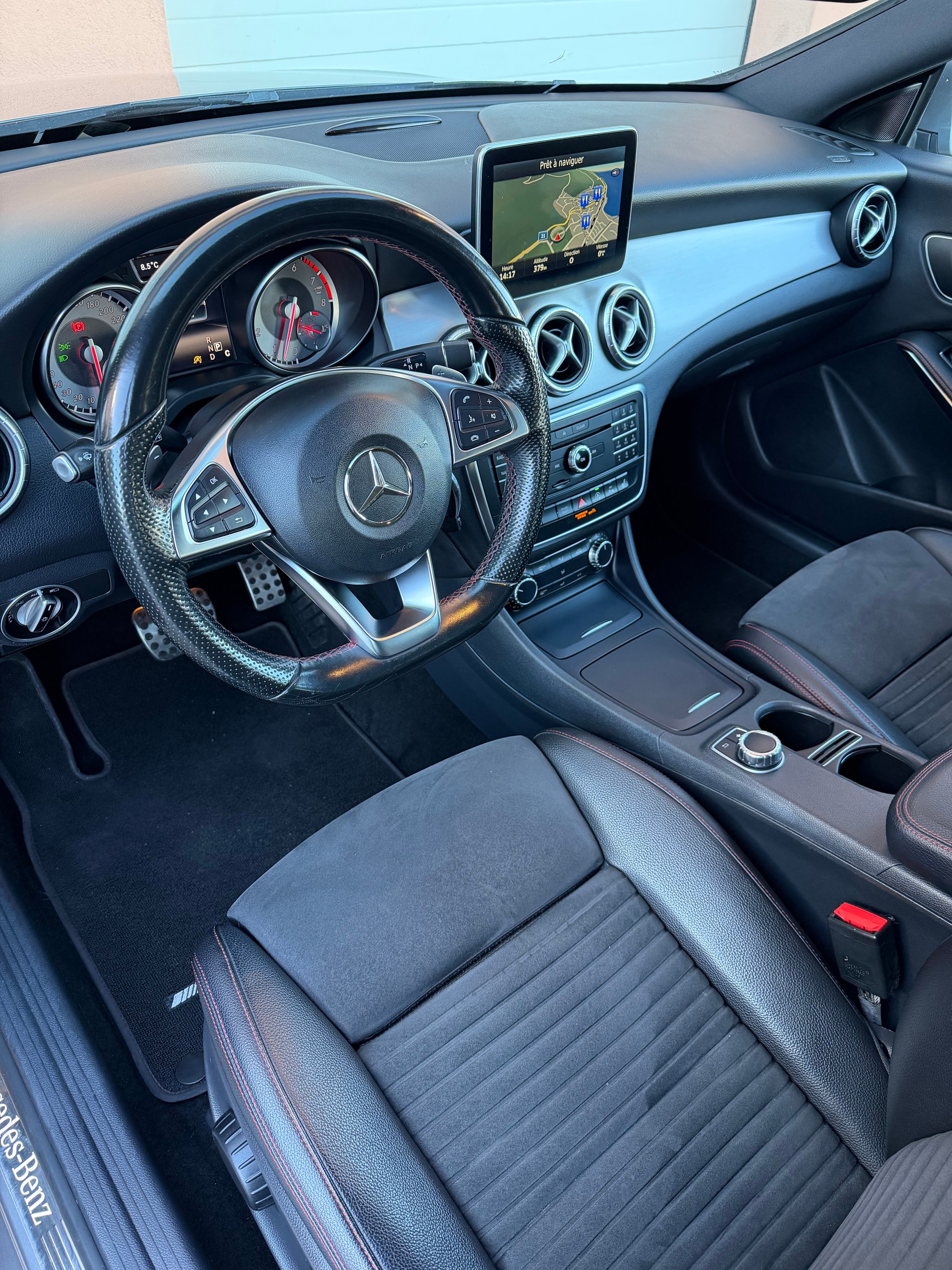 MERCEDES-BENZ CLA Shooting Brake 180 AMG Line 7G-DCT-image-9