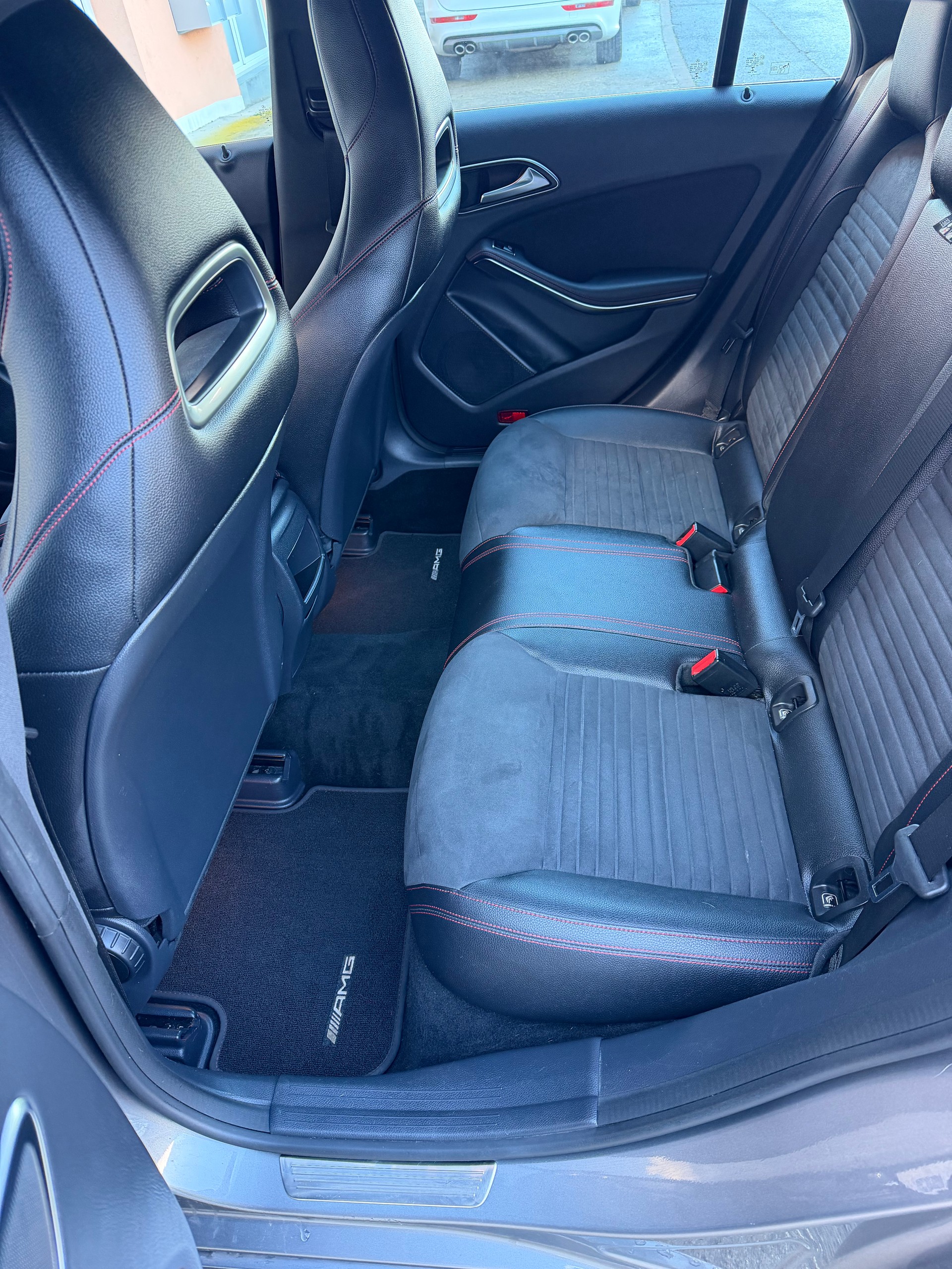 MERCEDES-BENZ CLA Shooting Brake 180 AMG Line 7G-DCT-image-13