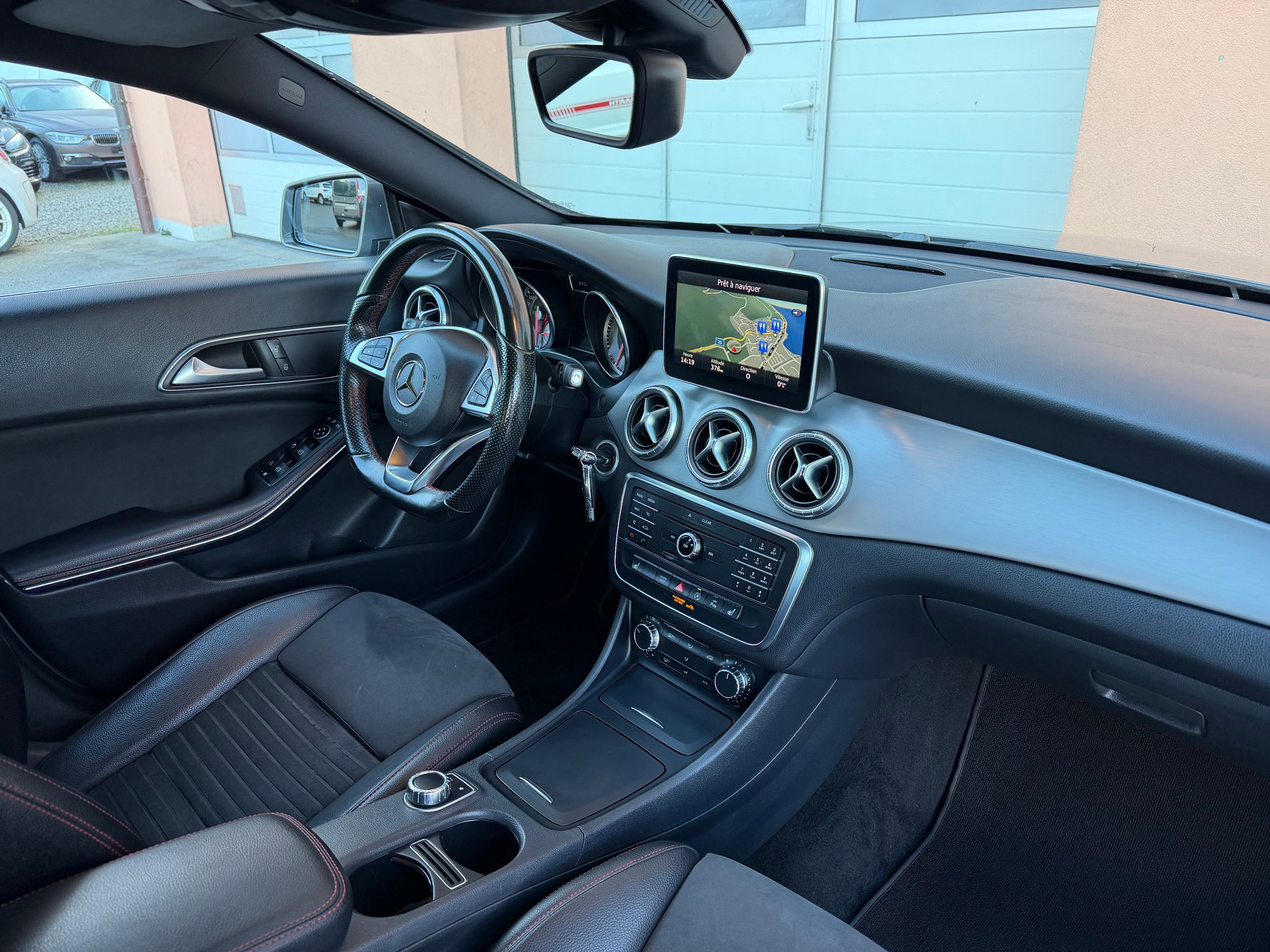 MERCEDES-BENZ CLA Shooting Brake 180 AMG Line 7G-DCT-image-12