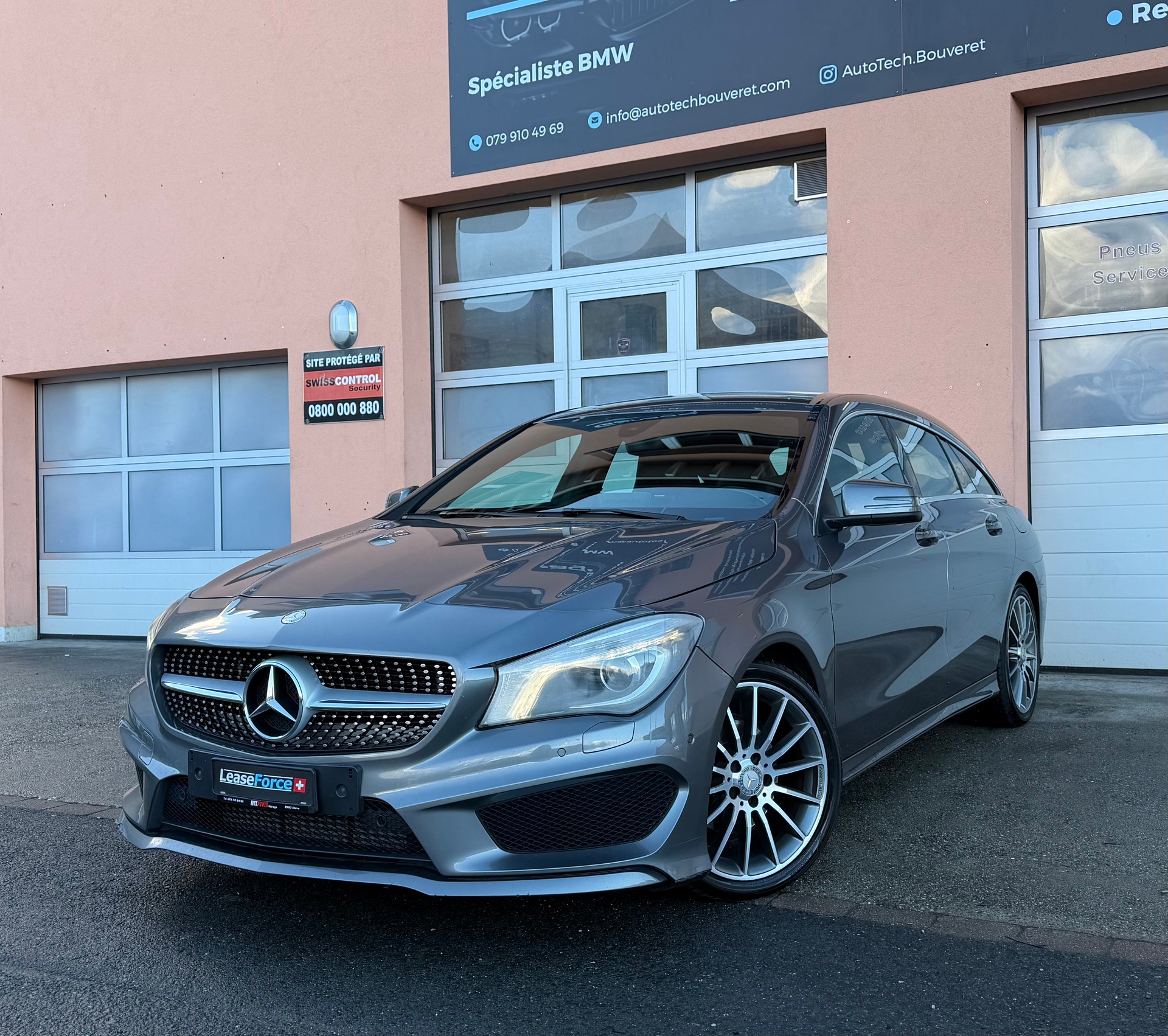 MERCEDES-BENZ CLA Shooting Brake 180 AMG Line 7G-DCT-showroom-element-1