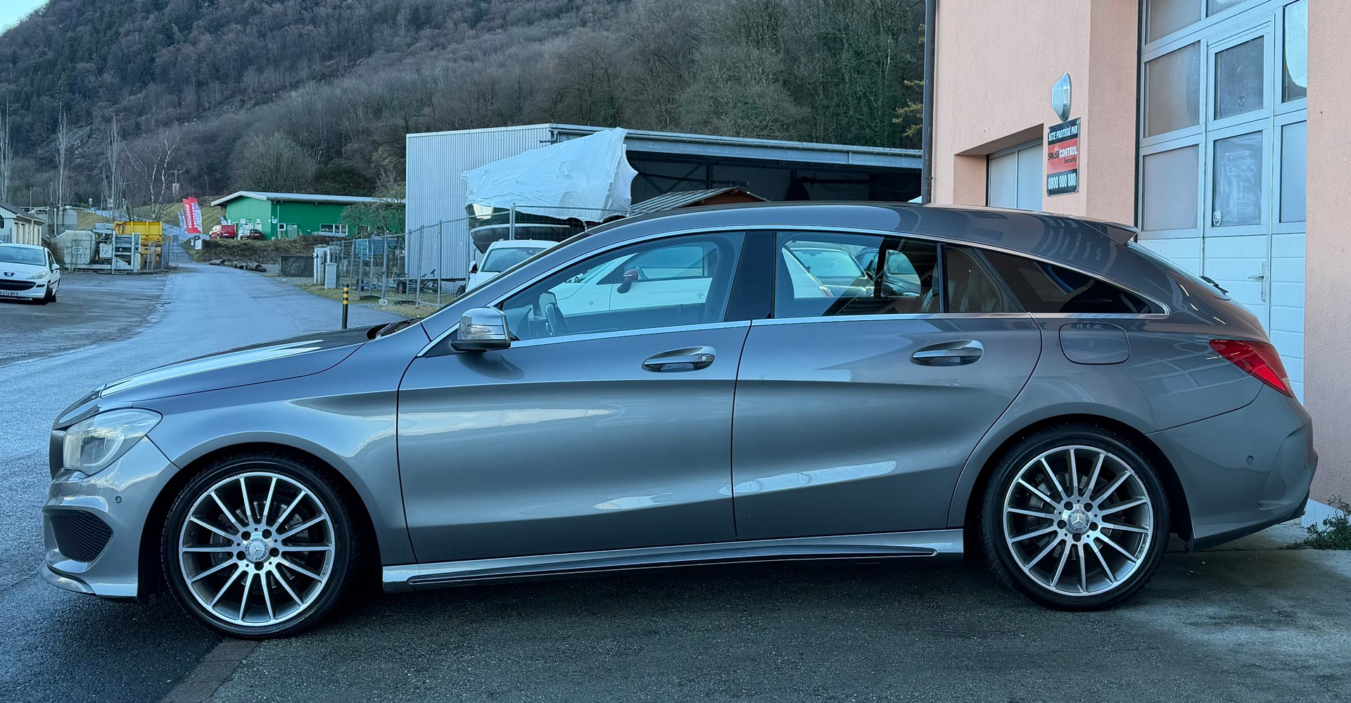 MERCEDES-BENZ CLA Shooting Brake 180 AMG Line 7G-DCT-image-6