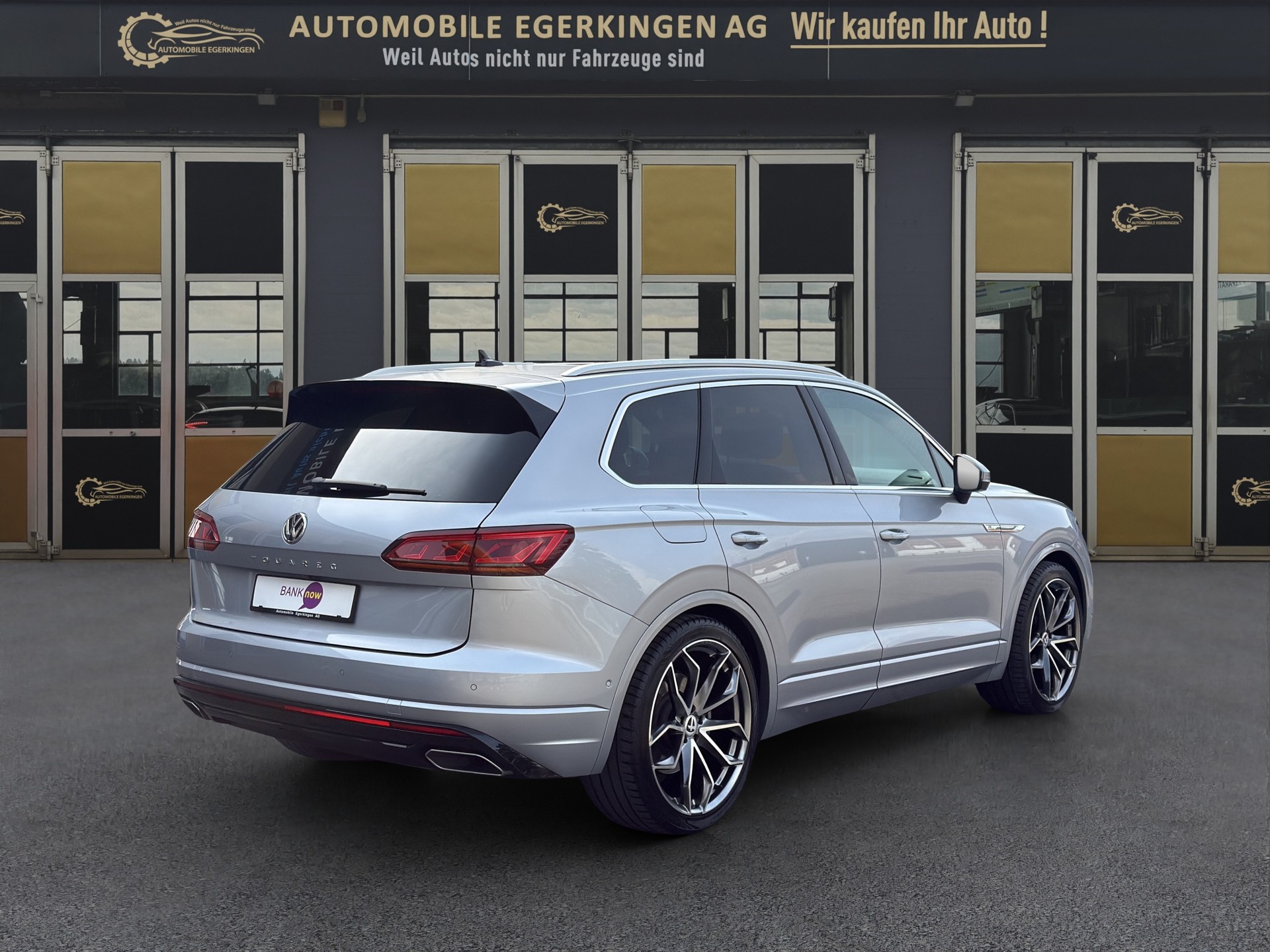 VW Touareg 3.0 V6 TSI R-Line-image-4