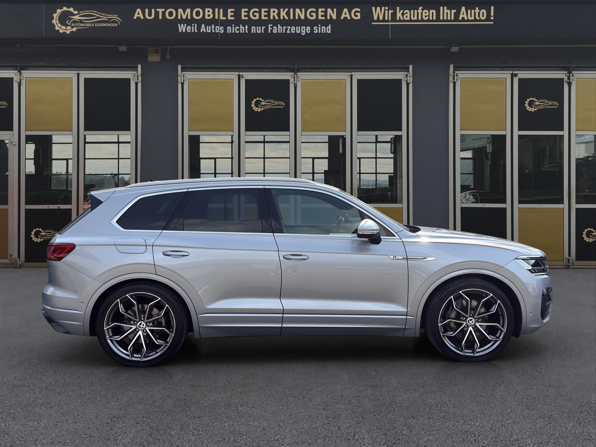 VW Touareg 3.0 V6 TSI R-Line-image-3