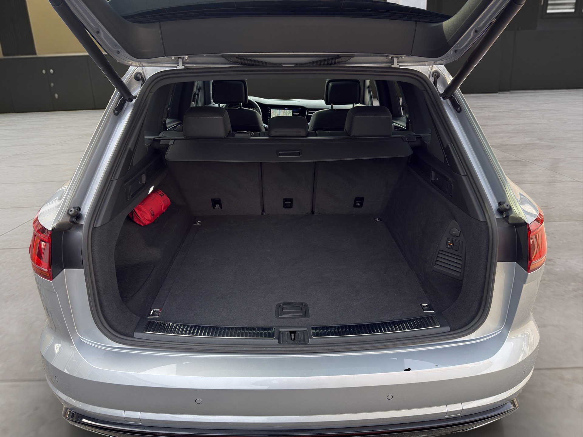 VW Touareg 3.0 V6 TSI R-Line-image-14