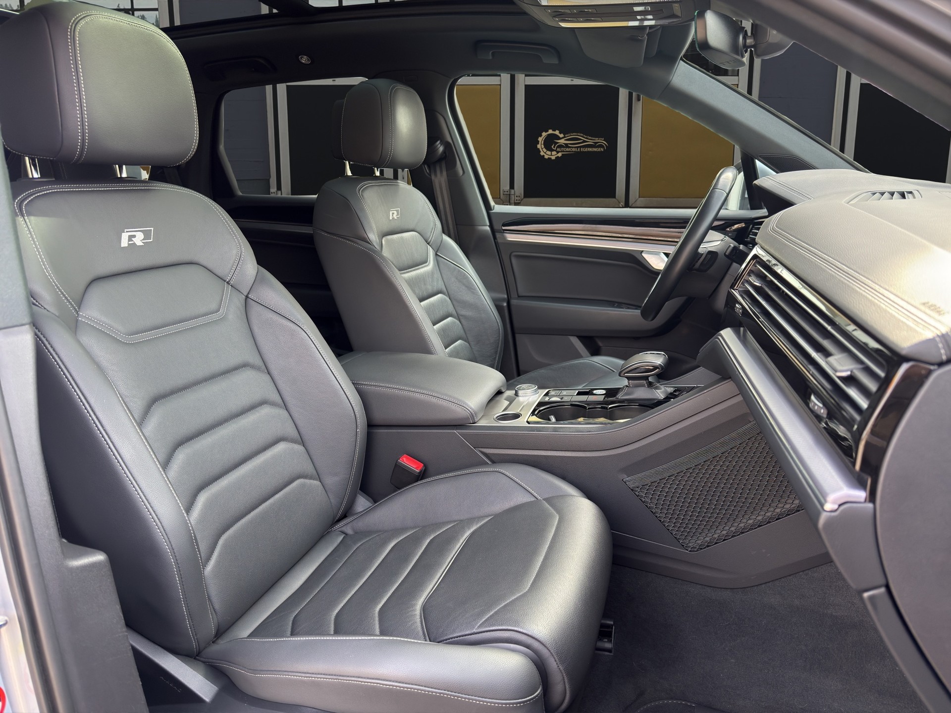 VW Touareg 3.0 V6 TSI R-Line-image-9