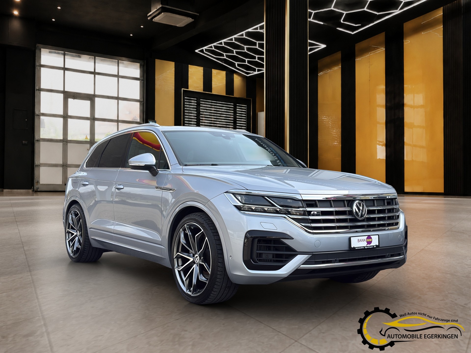 VW Touareg 3.0 V6 TSI R-Line-image-2
