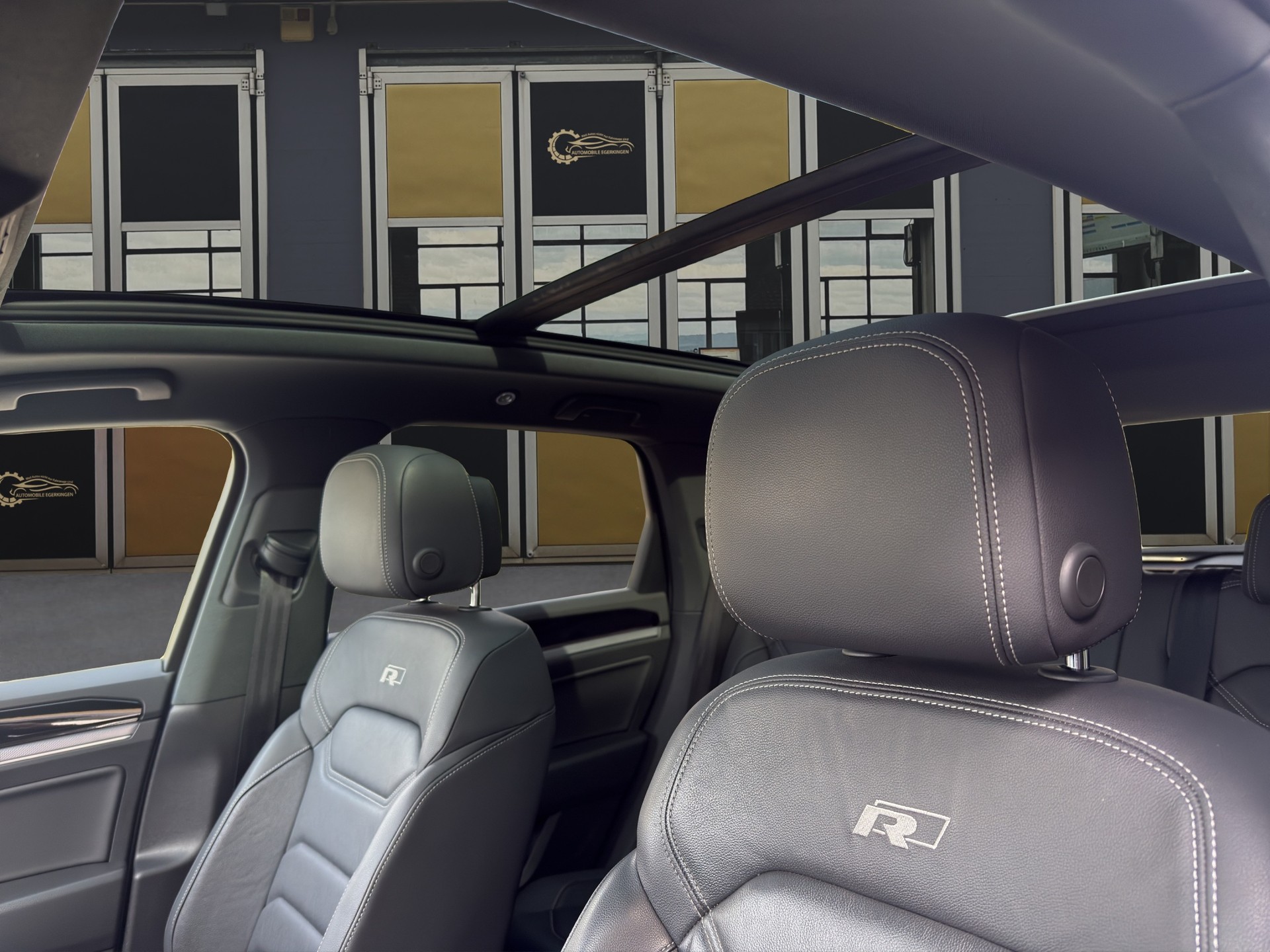 VW Touareg 3.0 V6 TSI R-Line-image-12