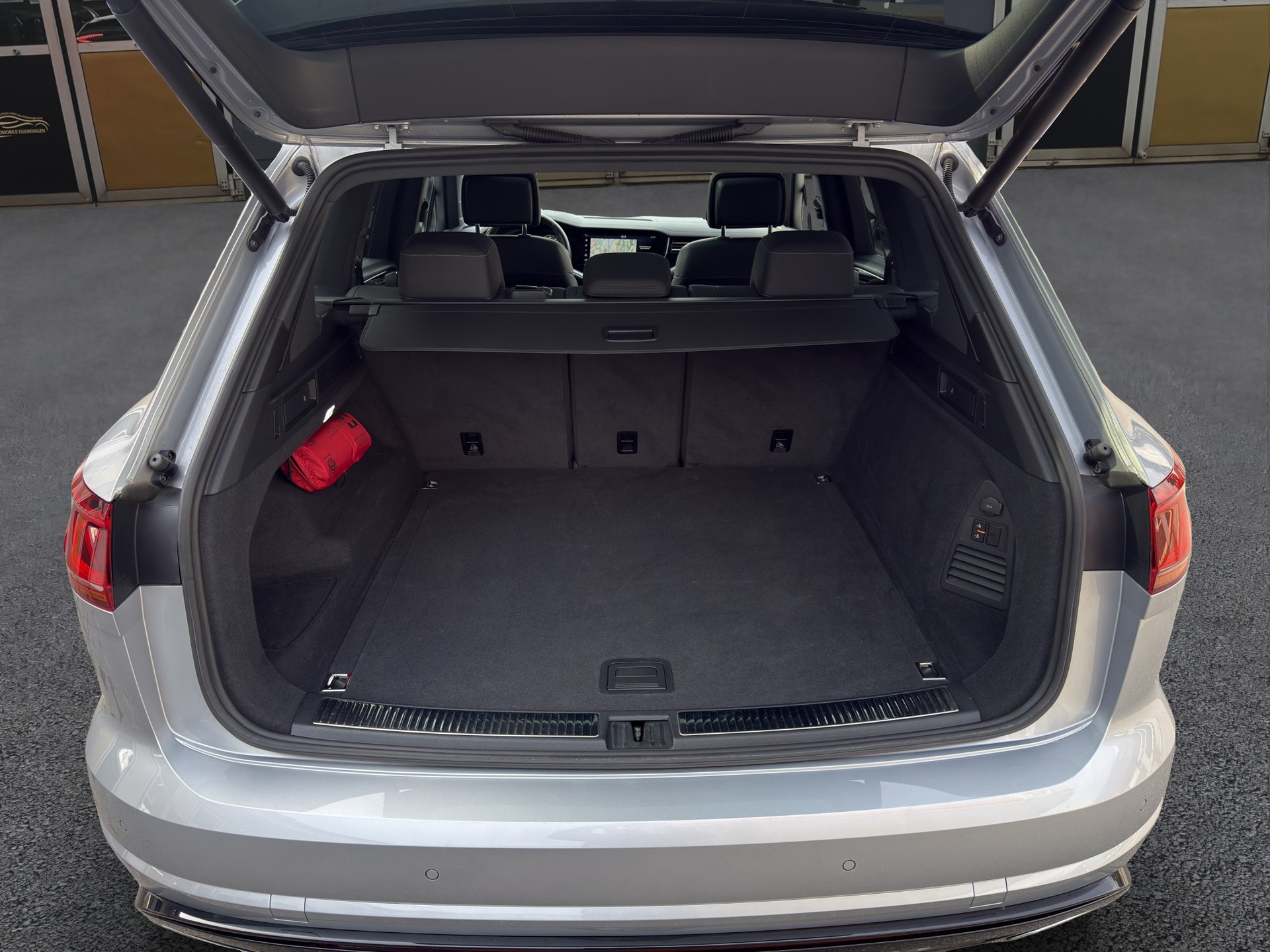 VW Touareg 3.0 V6 TSI R-Line-image-14