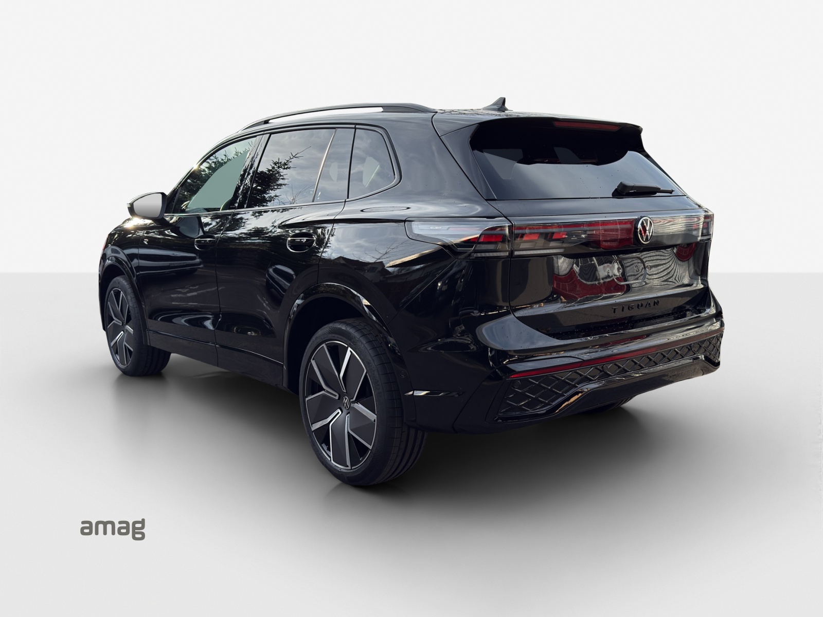 VW Tiguan 2.0 TSI United DSG 4Motion-image-2